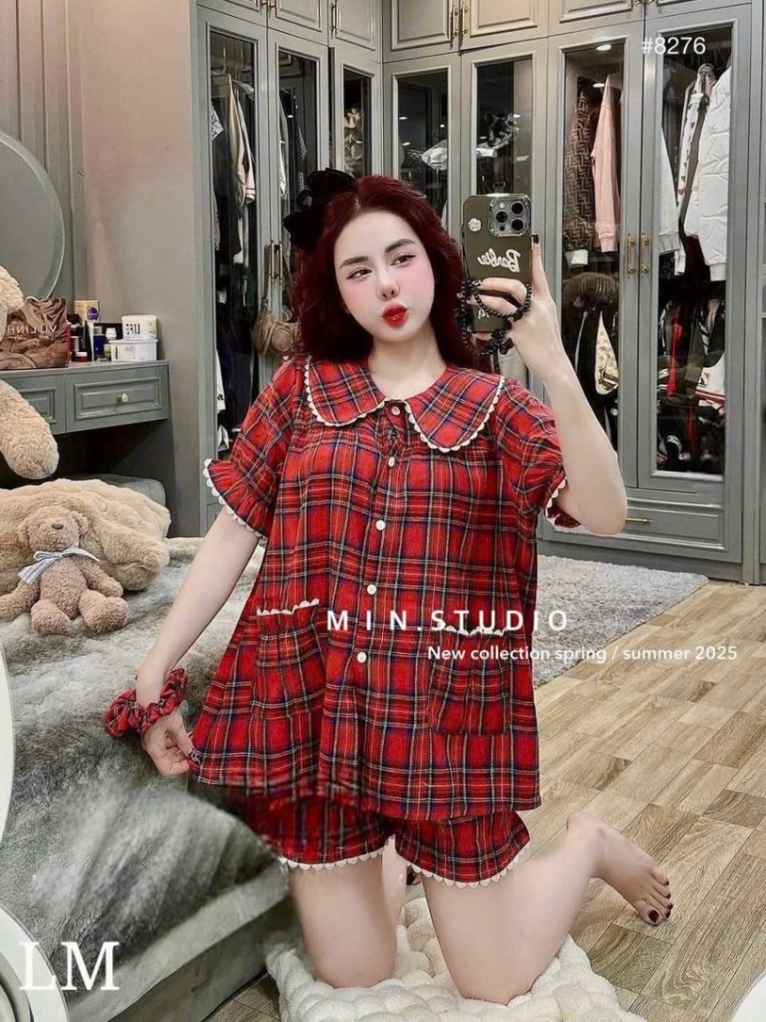 S945 - BỘ ĐÙI NỮ KẺ CARO ĐỎ ĐEN CỔ SEN VIỀN REN