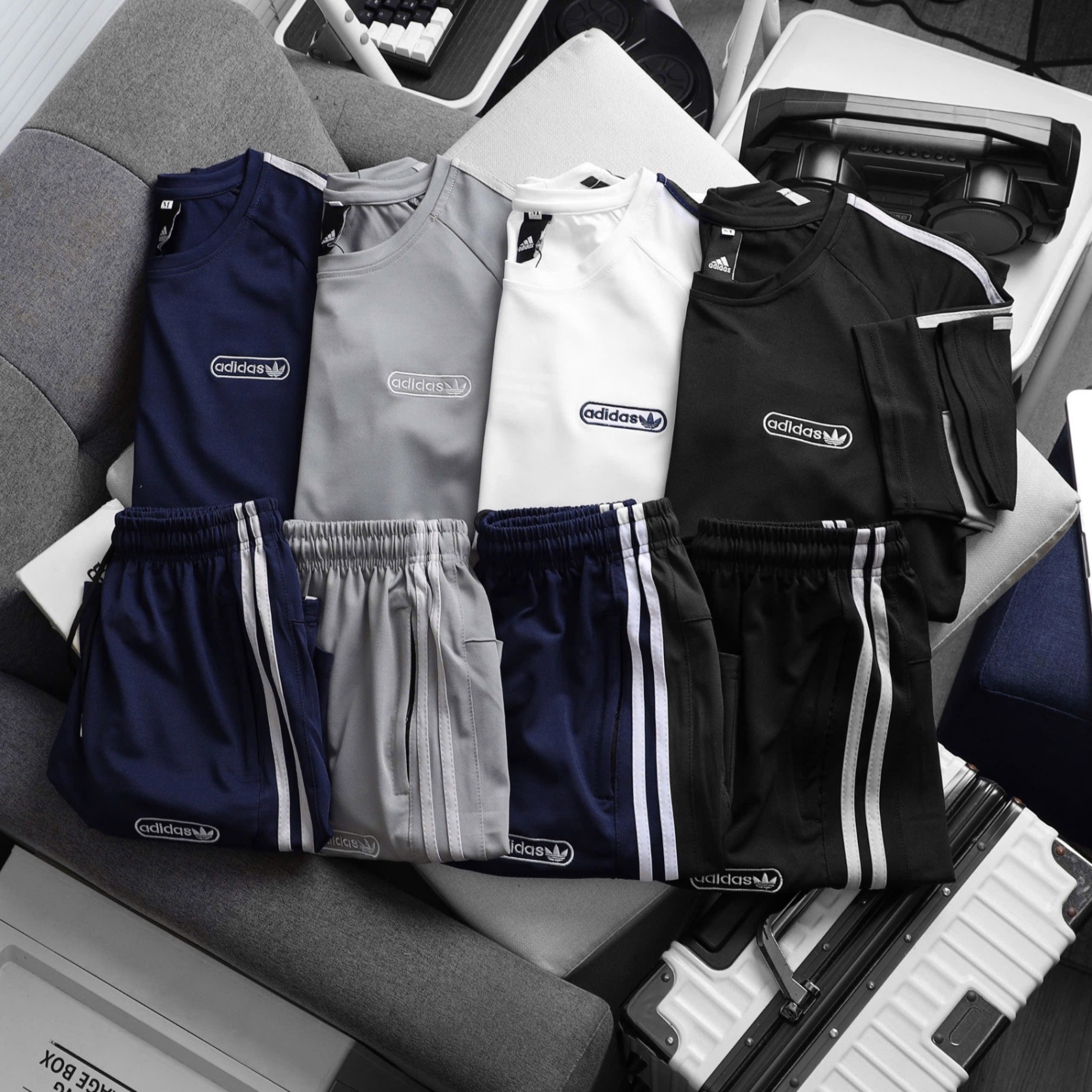 B273 - BỘ ĐÙI NAM CỔ TRÒN VẢI CÁ SẤU ADIDAS SỌC VAI
