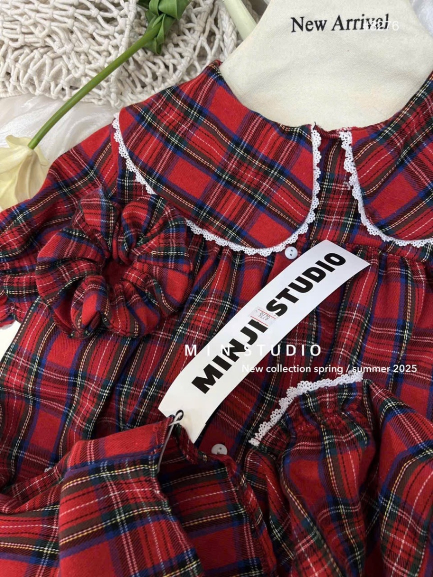 S945 - BỘ ĐÙI NỮ KẺ CARO ĐỎ ĐEN CỔ SEN VIỀN REN