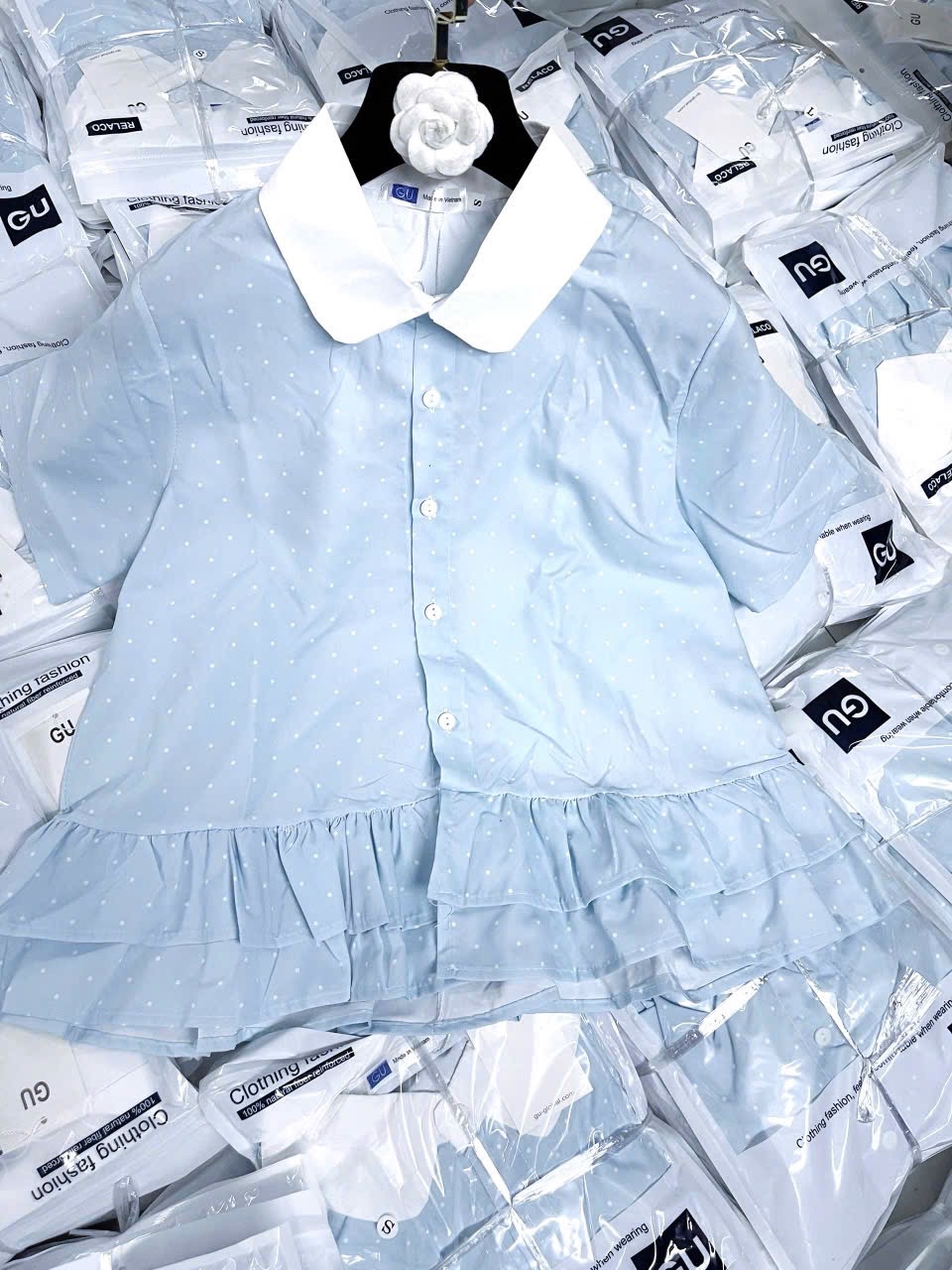 ANU208 - ÁO SƠ MI NỮ XANH CHẤM BI BÈO GẤU CỔ TRẮNG