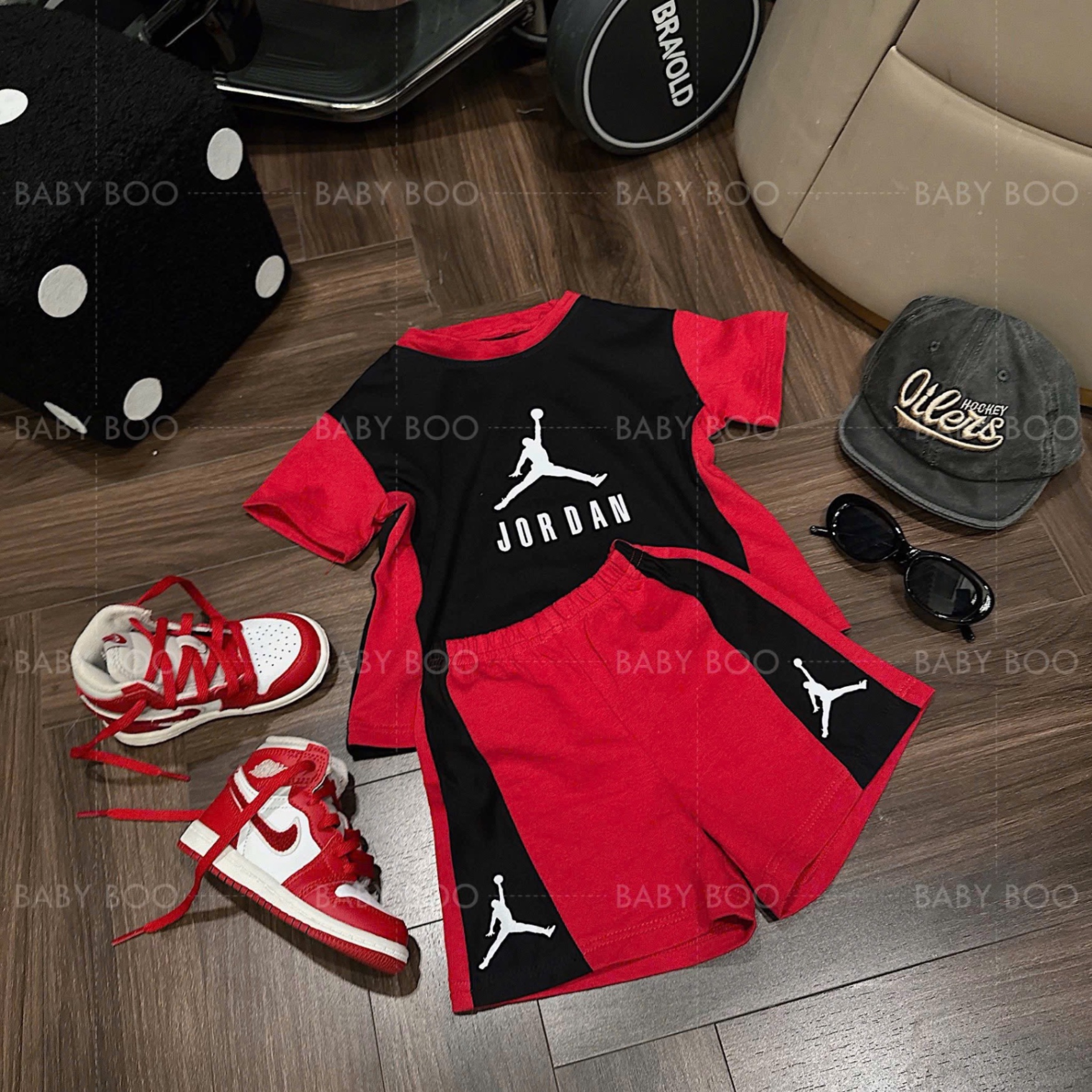 T637 - BỘ ĐÙI BÉ TRAI ÁO ĐEN TAY ĐỎ JORDAN