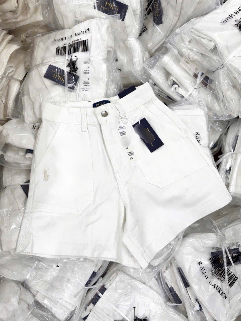 QNU586 - QUẦN SOOC JEANS TRẮNG TÚI TO THÊU KỊ SĨ