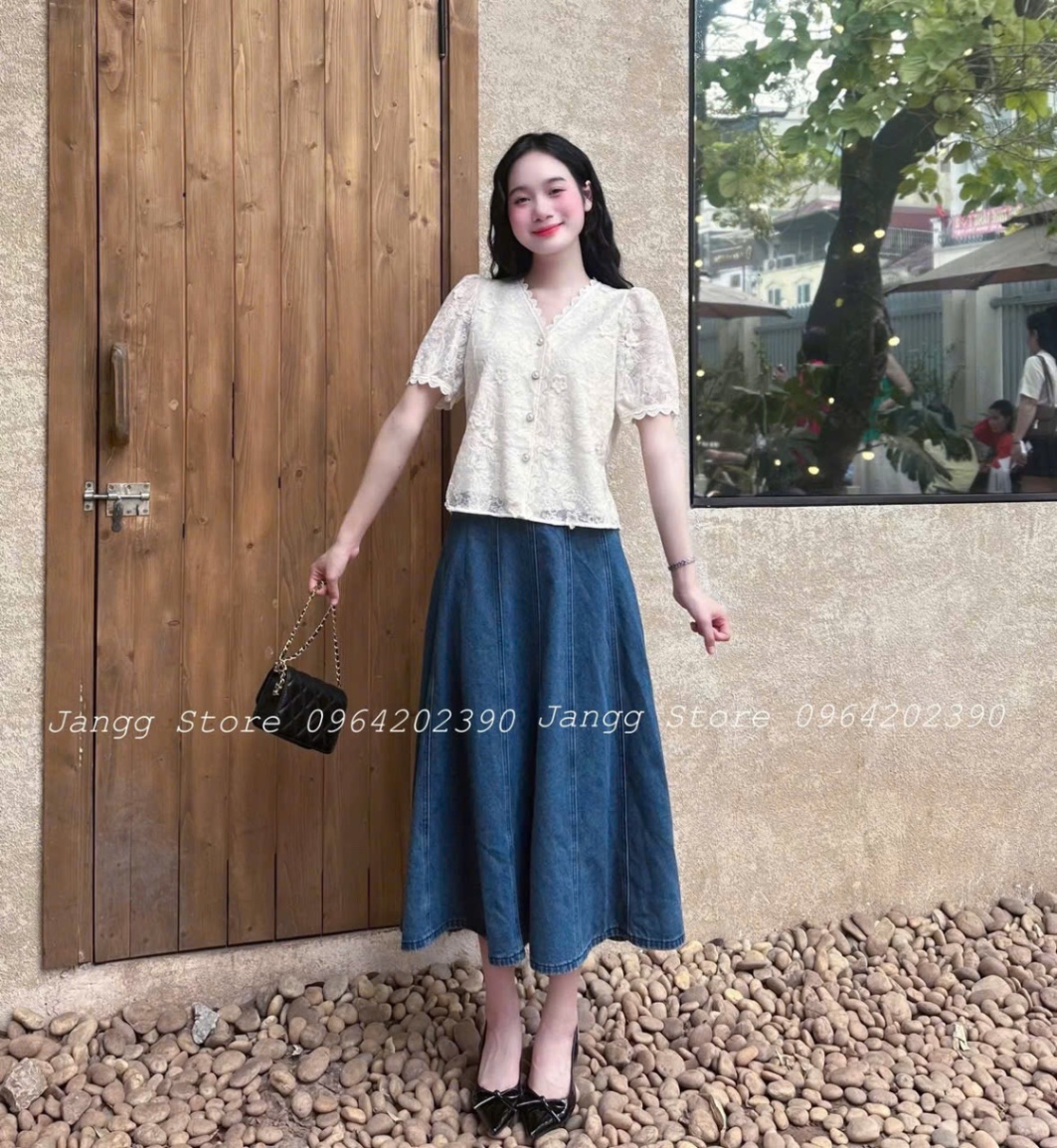 ANU213 - ÁO BE REN NỔI CÀI CÚC NGỌC