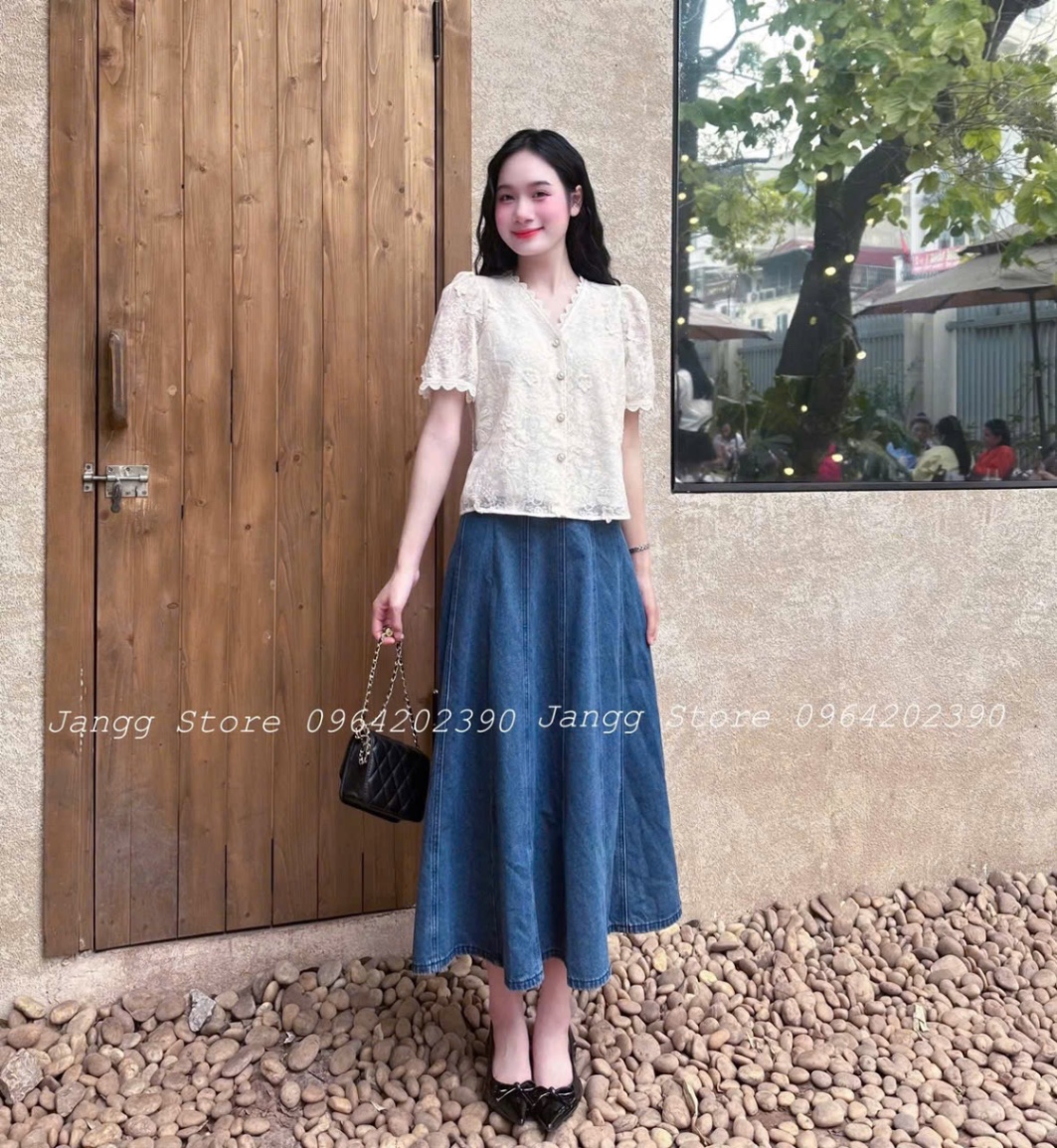 ANU213 - ÁO BE REN NỔI CÀI CÚC NGỌC