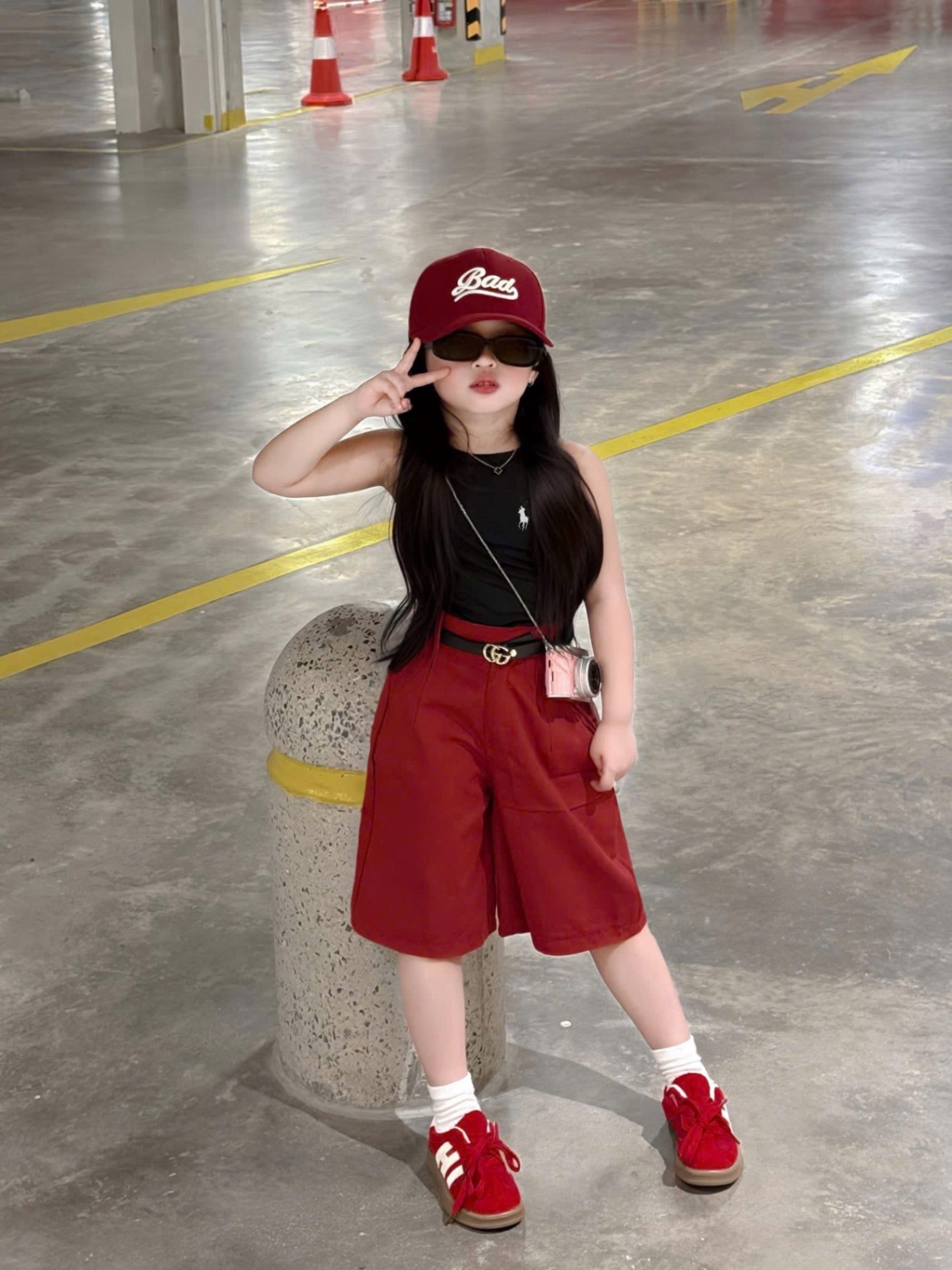 (hàng chờ) G590 - SET BÉ GÁI ÁO BA LỖ ĐEN NGỰA QUẦN NGỐ ĐỎ