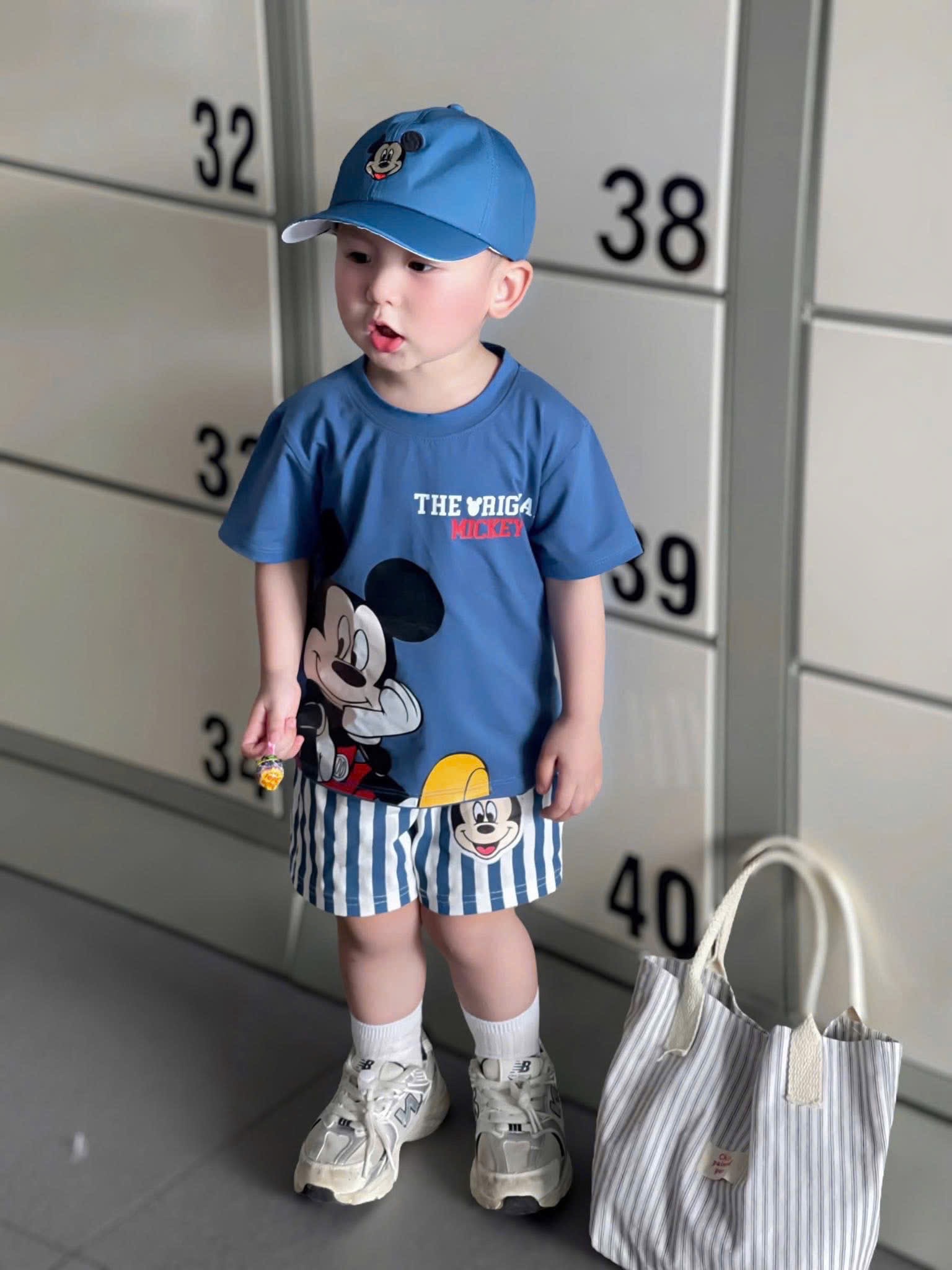 T645 - BỘ ĐÙI BÉ TRAI ÁO XANH MICKEY QUẦN SỌC KÈM MŨ