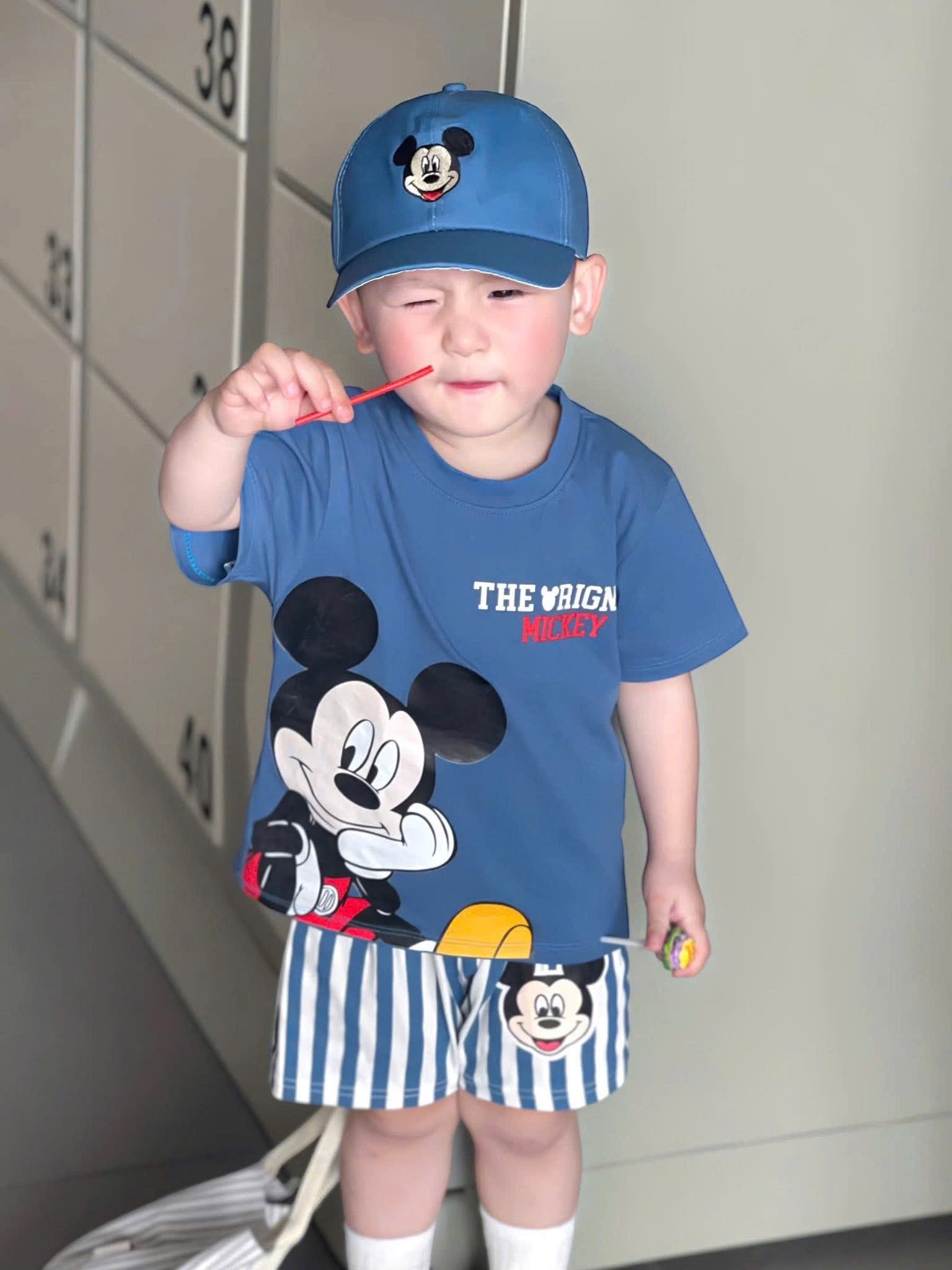 T645 - BỘ ĐÙI BÉ TRAI ÁO XANH MICKEY QUẦN SỌC KÈM MŨ