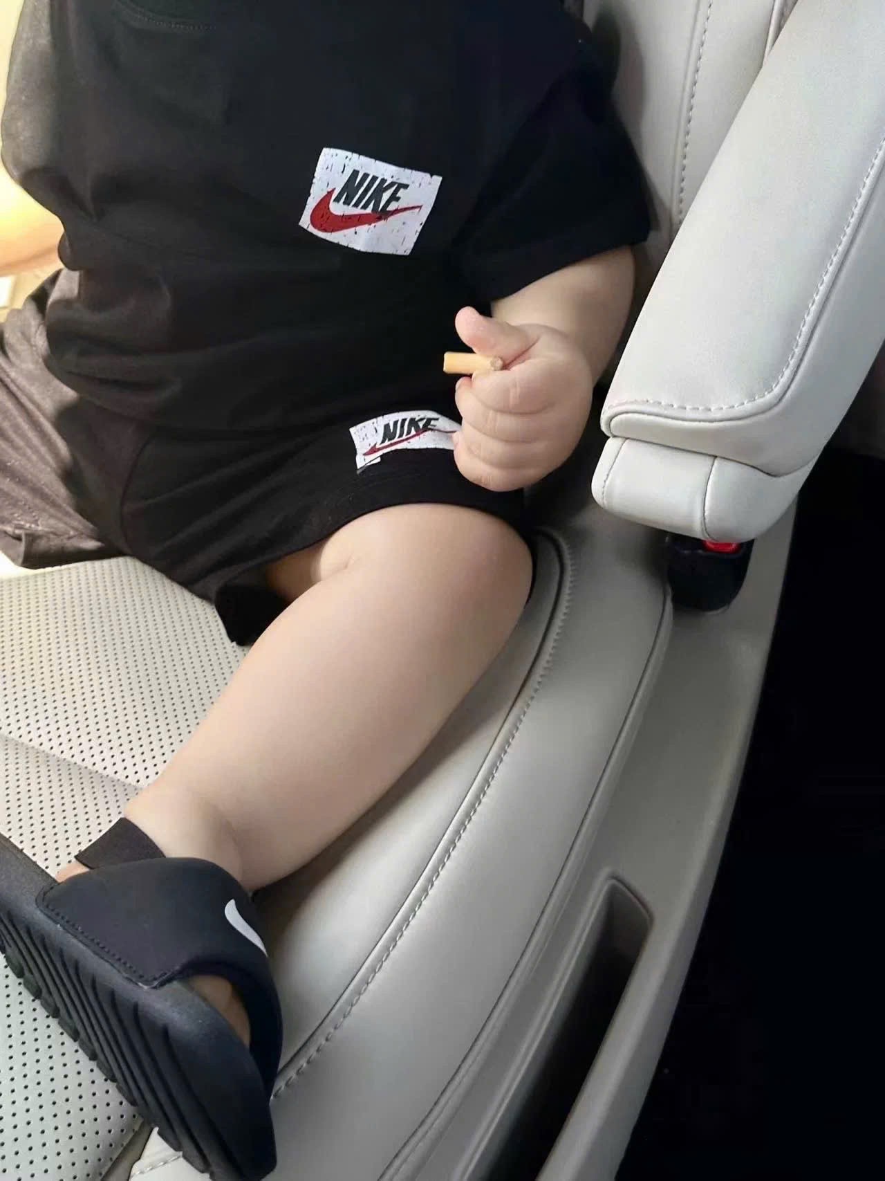 T651 - BỘ ĐÙI BÉ TRAI MÀU ĐEN NIKE