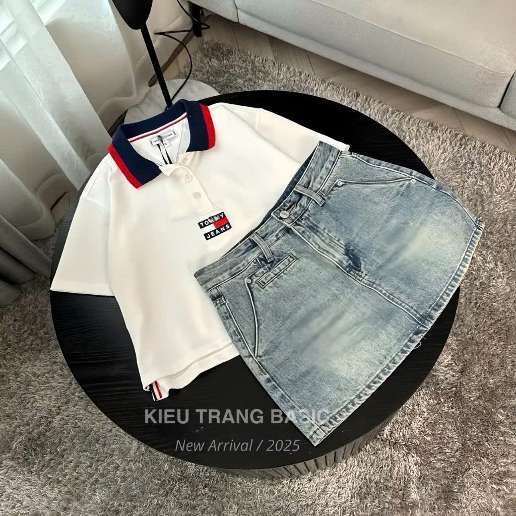 ANU217 - ÁO POLO NỮ TRẮNG TOMMY JEANS CỔ THAN ĐỎ