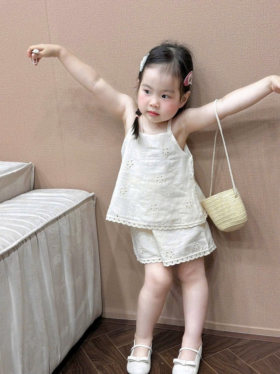 (hàng chờ) G591 - BỘ ĐÙI BÉ GÁI THÔ BOI 2S THÊU HOA KÈM TÚI