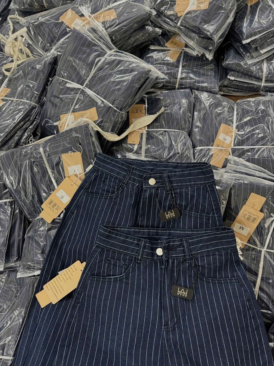 QNU590 - QUẦN JEANS SUÔNG XANH SỌC ĐẬM