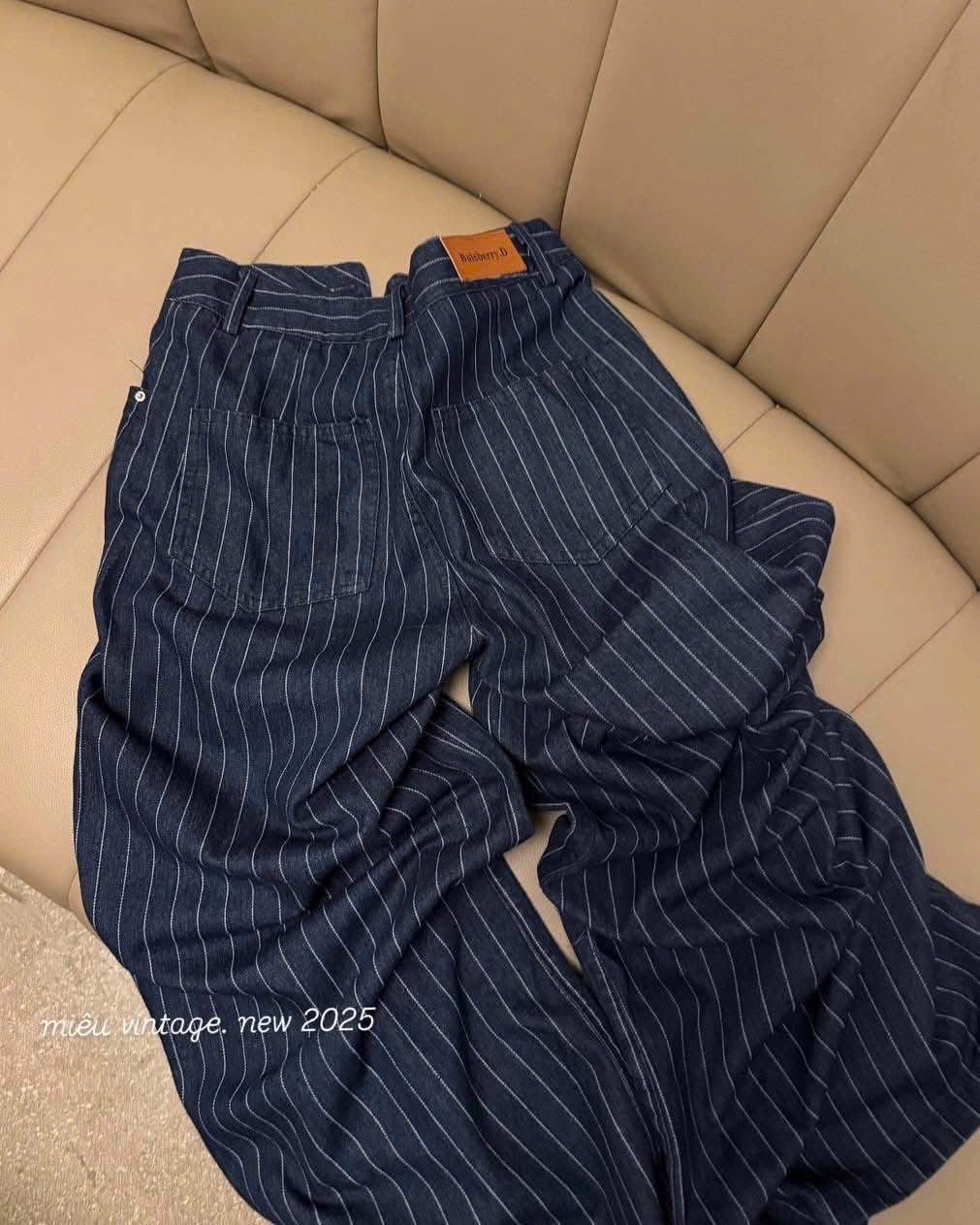 QNU590 - QUẦN JEANS SUÔNG XANH SỌC ĐẬM