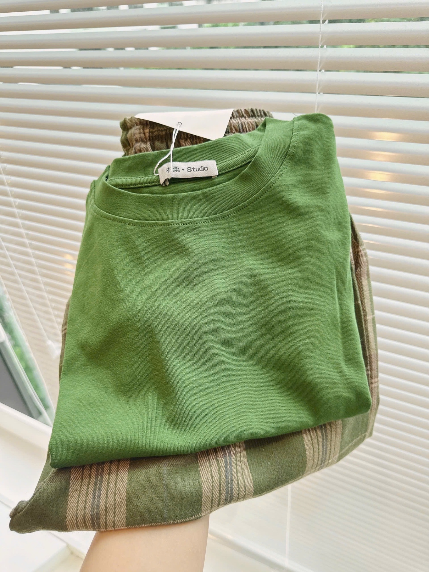 S969 - BỘ NỮ ÁO ZIP XANH QUẦN SUÔNG KẺ