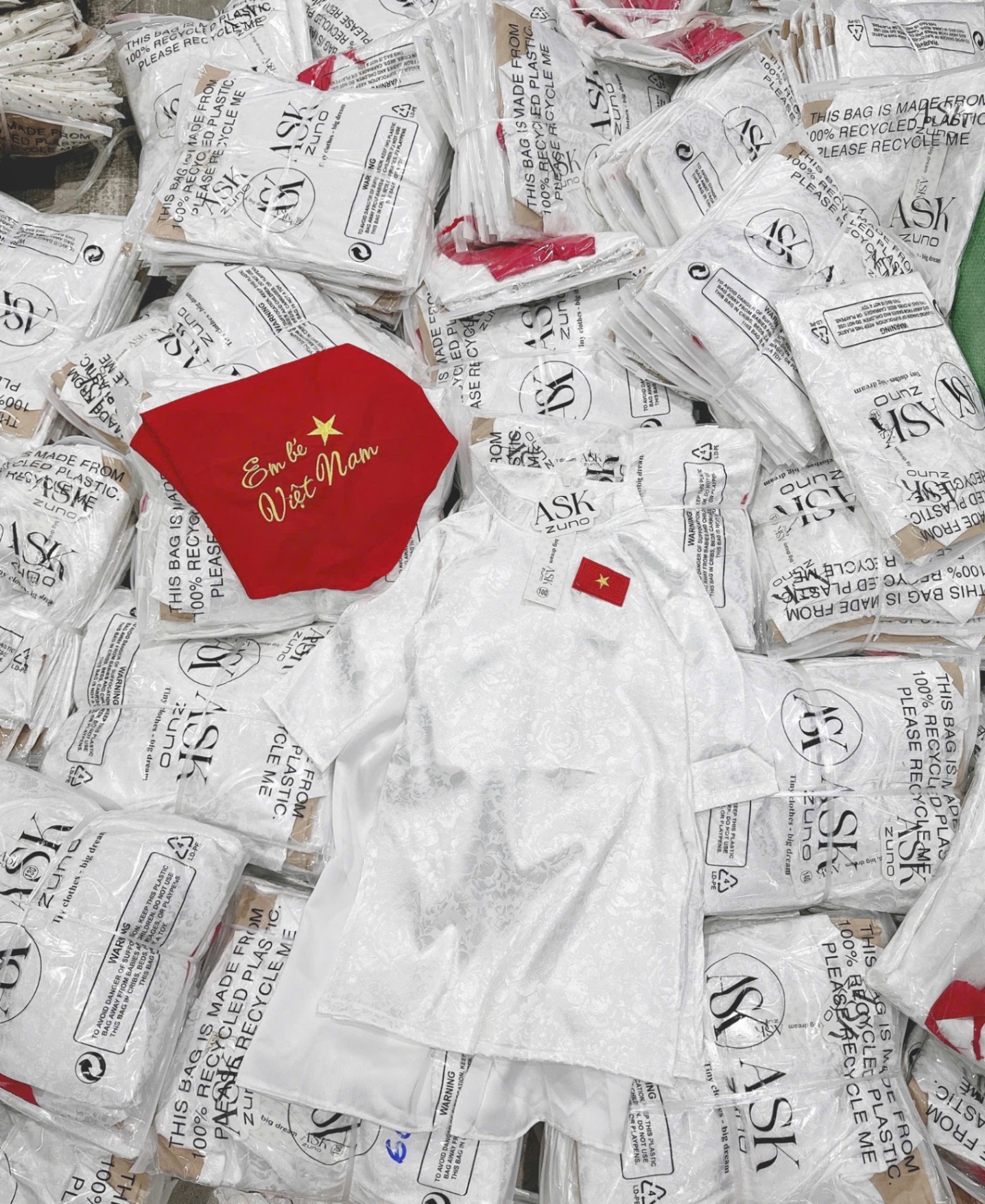 G595 - SET ÁO DÀI BÉ GÁI TRẮNG KÈM KHĂN ĐỎ Em bé
