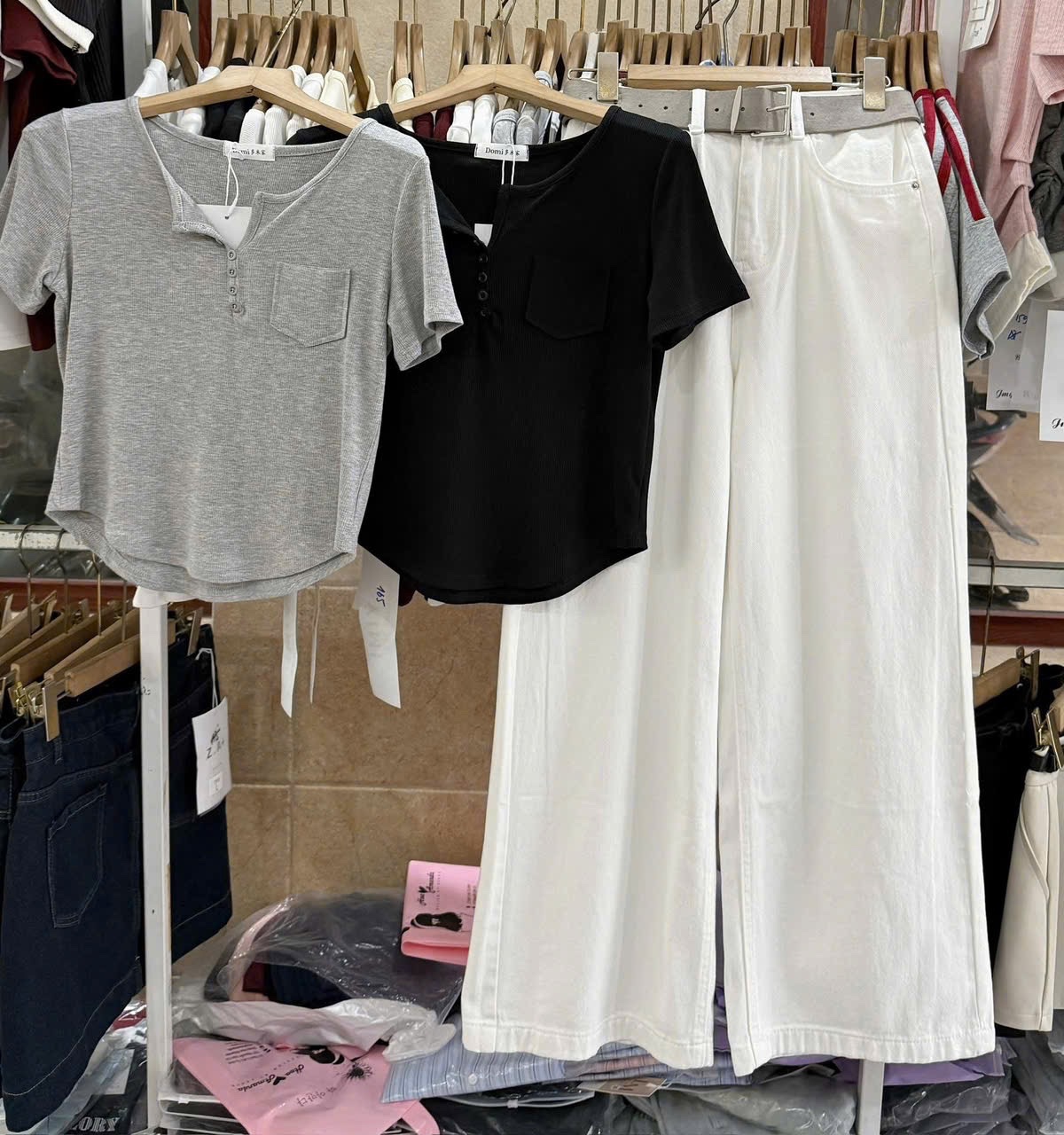 QNU570 - QUẦN JEANS SUÔNG TRẮNG KÈM ĐAI