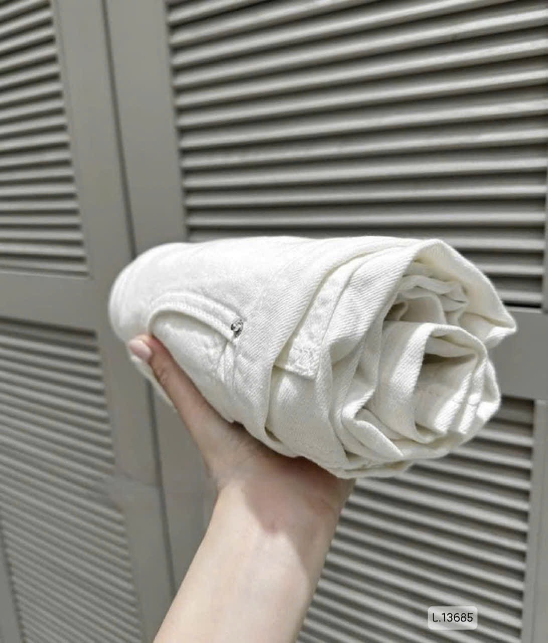 QNU570 - QUẦN JEANS SUÔNG TRẮNG KÈM ĐAI