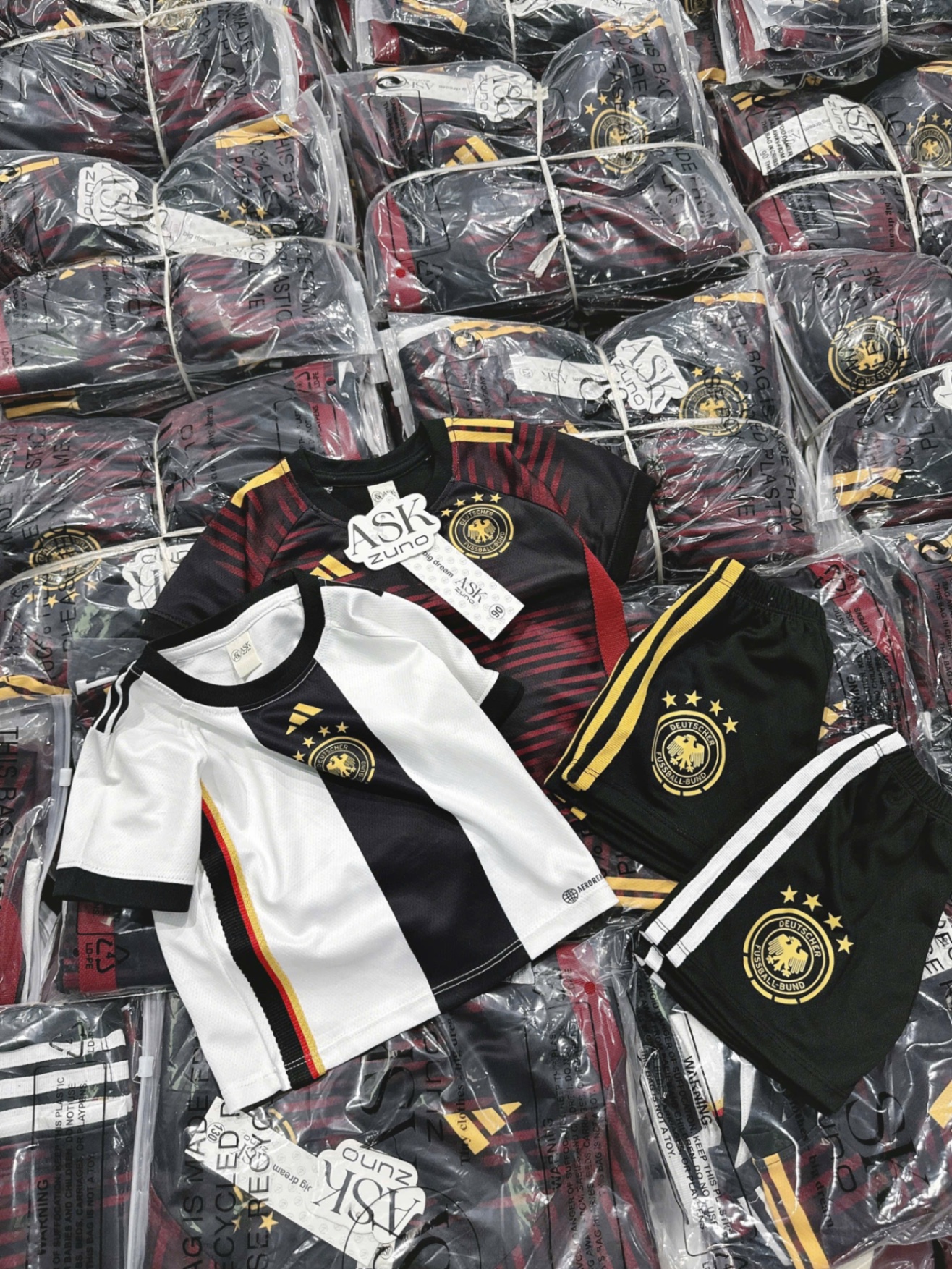 T661 - SET 2 BỘ ĐÙI BÉ TRAI THỂ THAO PHỐI VIỀN LOANG ĐỎ ĐEN