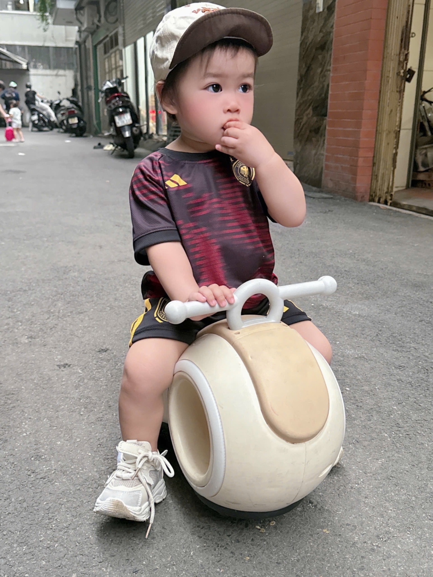 T661 - SET 2 BỘ ĐÙI BÉ TRAI THỂ THAO PHỐI VIỀN LOANG ĐỎ ĐEN