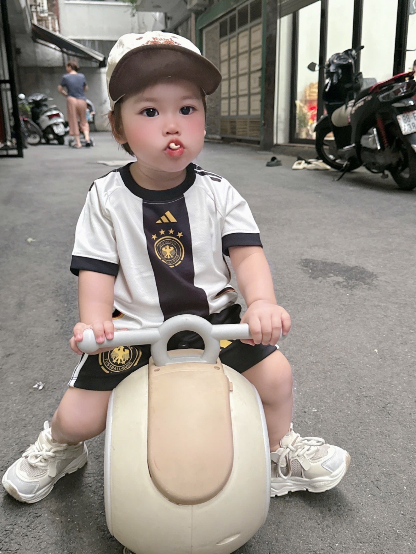 T661 - SET 2 BỘ ĐÙI BÉ TRAI THỂ THAO PHỐI VIỀN LOANG ĐỎ ĐEN