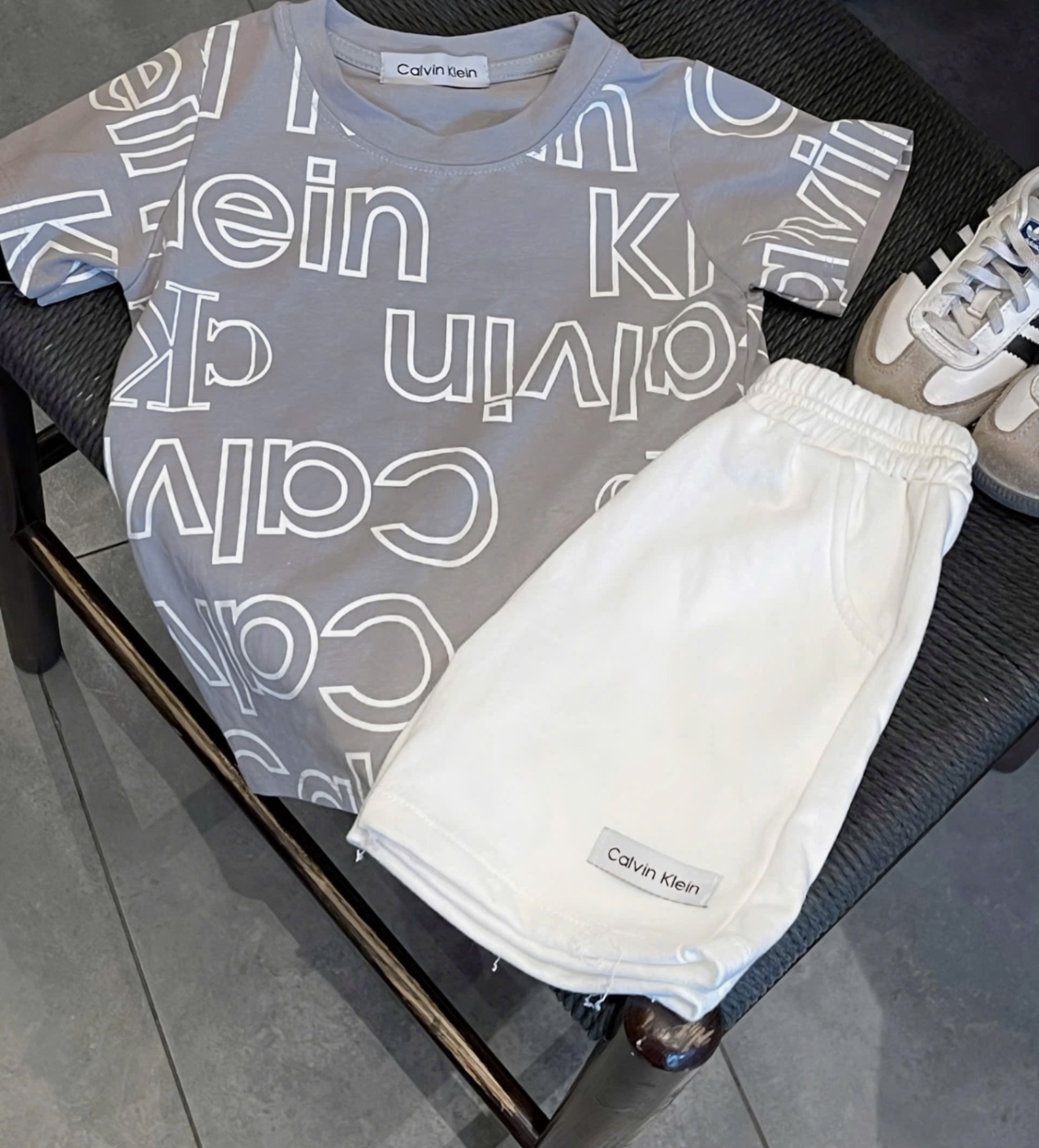 T669 - SET BÉ TRAI 2 ÁO NÂU XÁM CK QUẦN BE