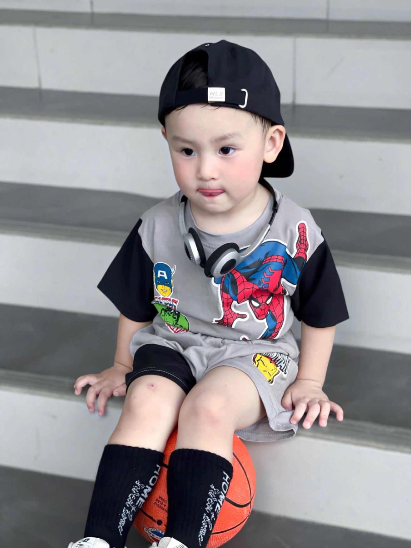 T675 - BỘ ĐÙI BÉ TRAI XÁM SIÊU NHÂN PHỐI TAY ĐEN