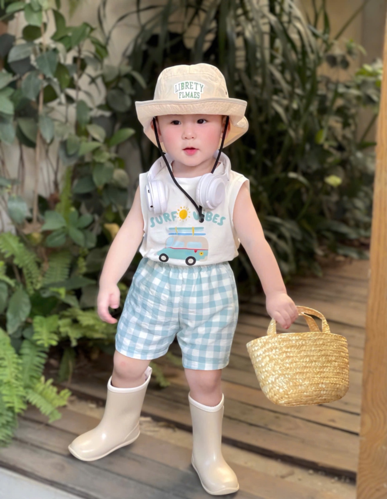 T682 - BỘ ĐÙI BÉ TRAI ÁO BA LỖ TRẮNG SURF VIBES QUẦN KẺ XANH