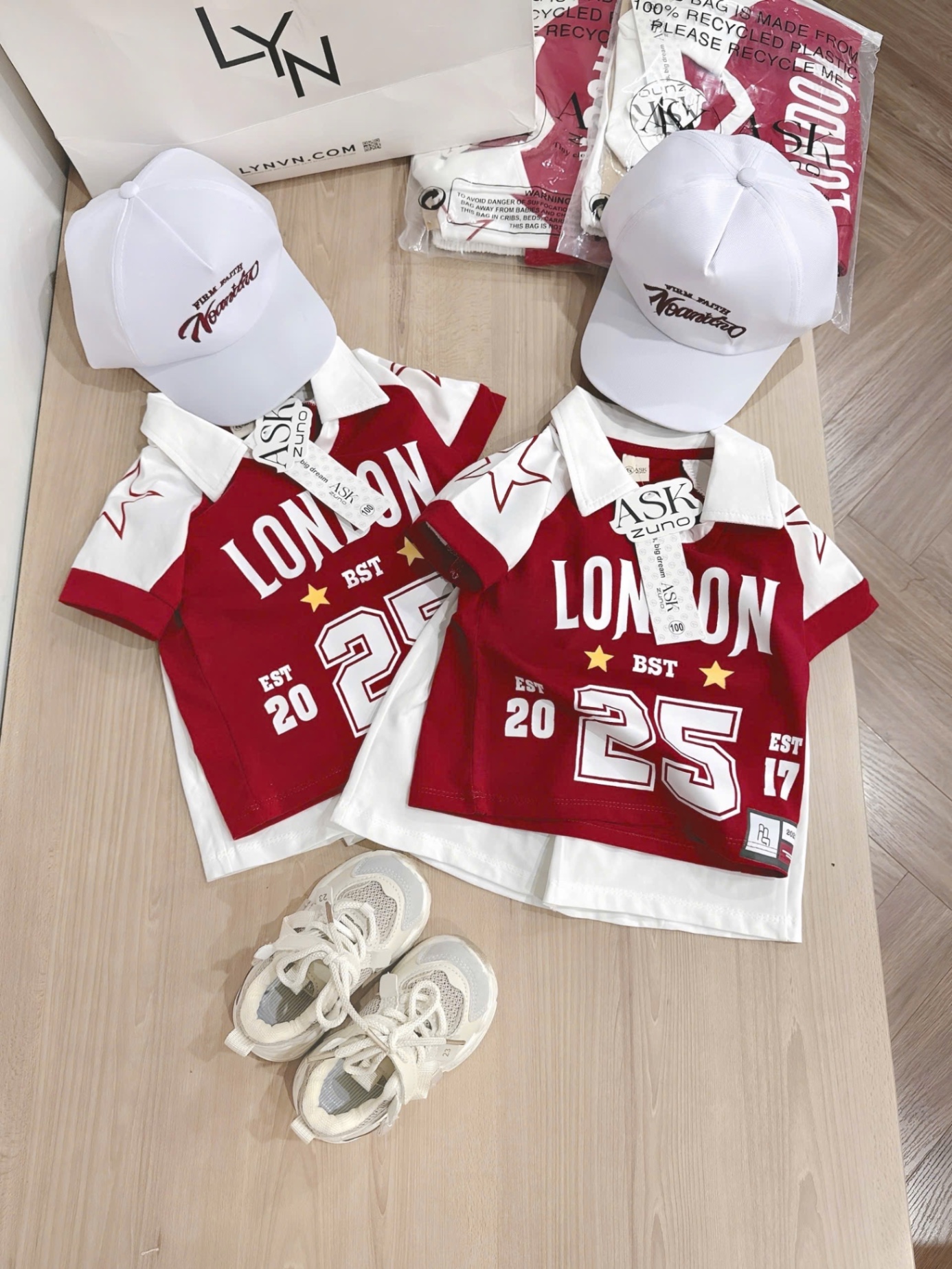 T681 - BỘ ĐÙI BÉ TRAI ÁO ĐỎ LONDON 25 KÈM MŨ