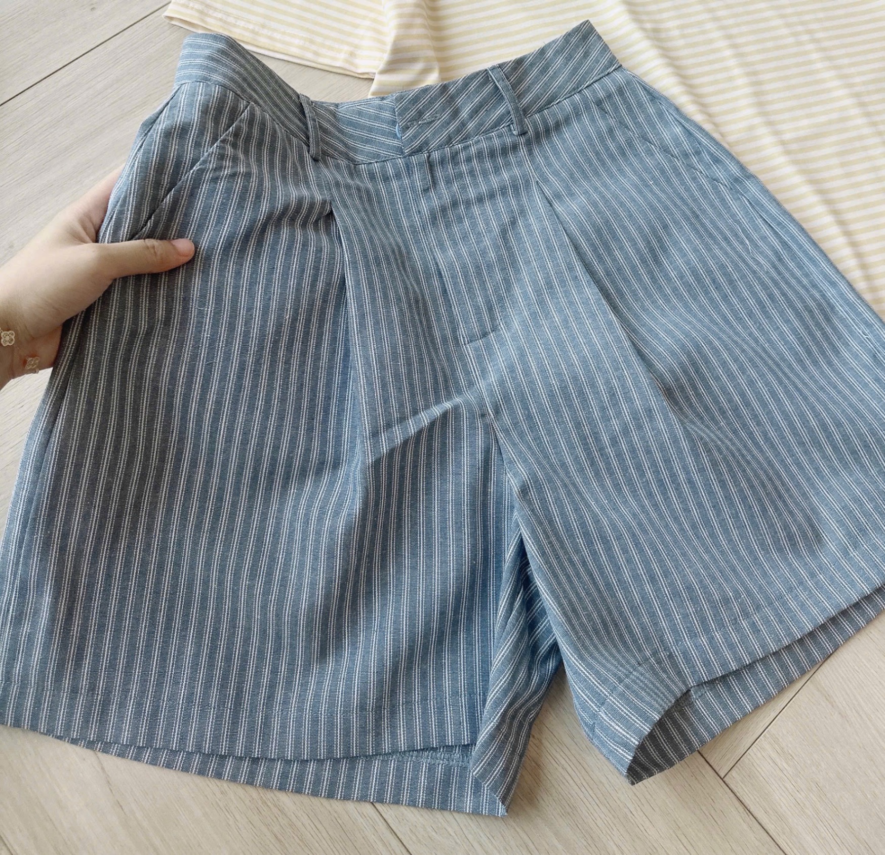 S999 - SET ÁO VÀNG KẺ NGANG THÊU QUẦN XANH SỌC