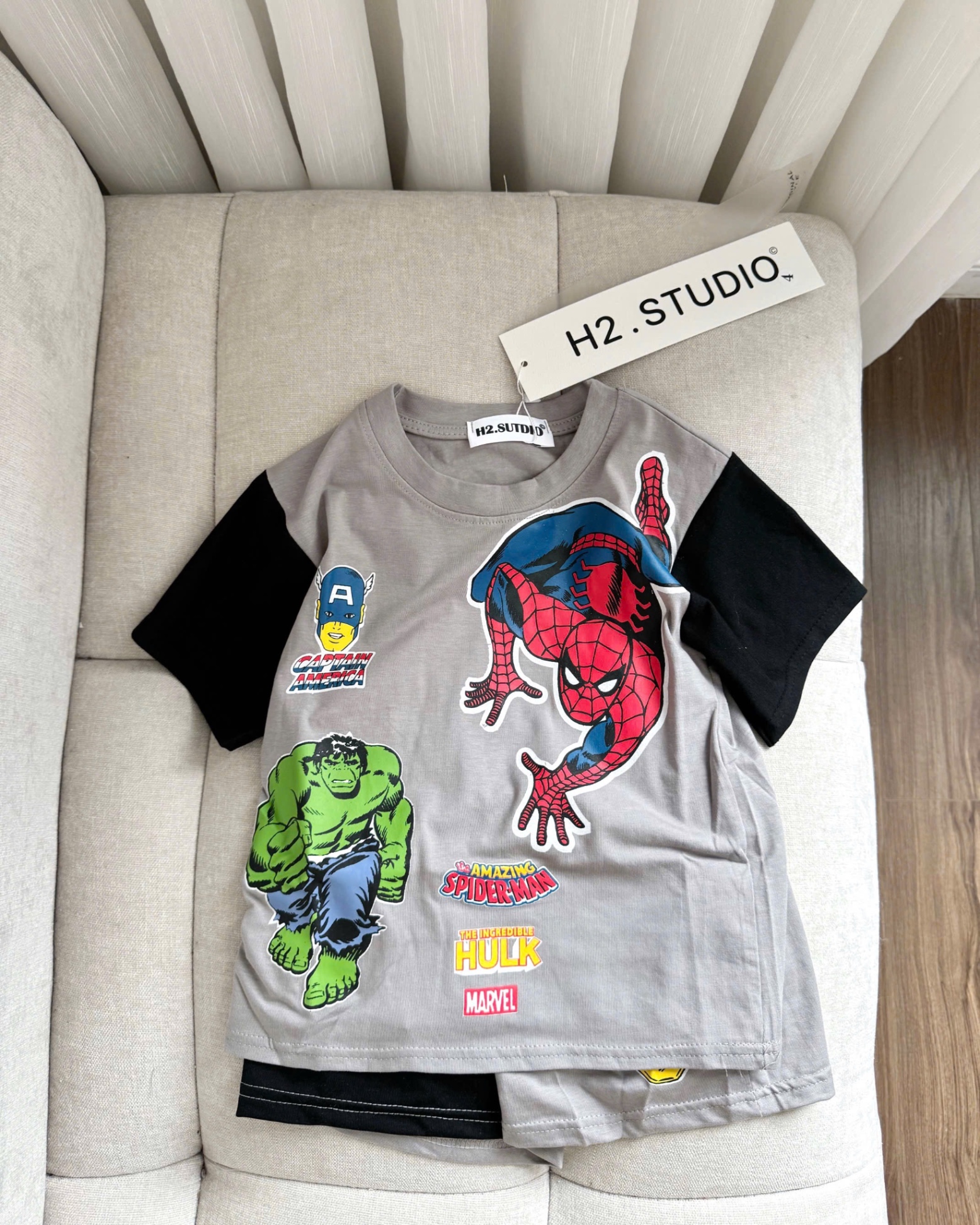 T675 - BỘ ĐÙI BÉ TRAI XÁM SIÊU NHÂN PHỐI TAY ĐEN