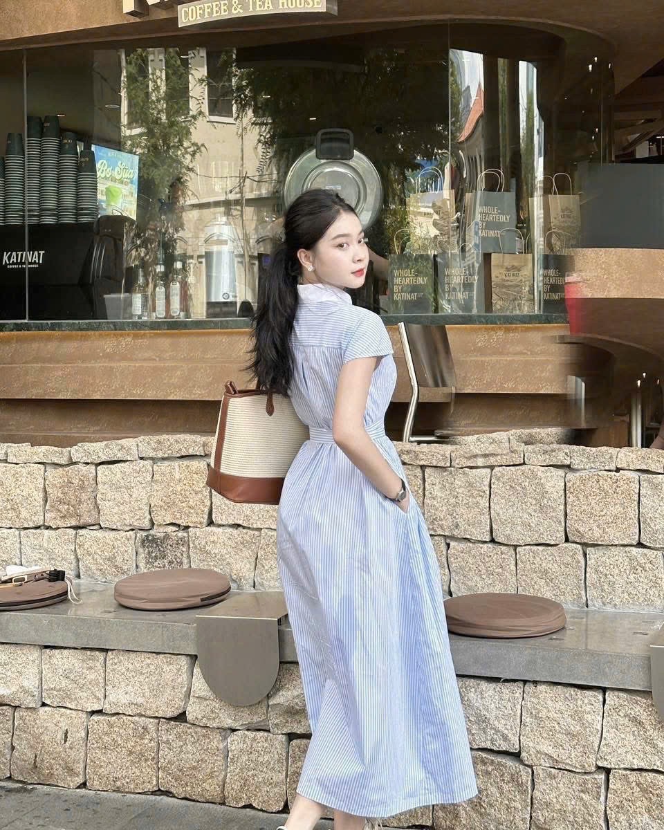 V472 - VÁY SƠ MI XANH SỌC CỔ TRẮNG KÈM ĐAI