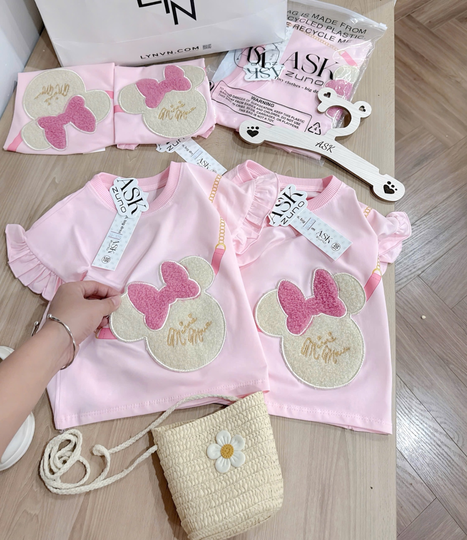 G603 - BỘ ĐÙI BÉ GÁ TAY BÈO MINNIE NƠ HỒNG