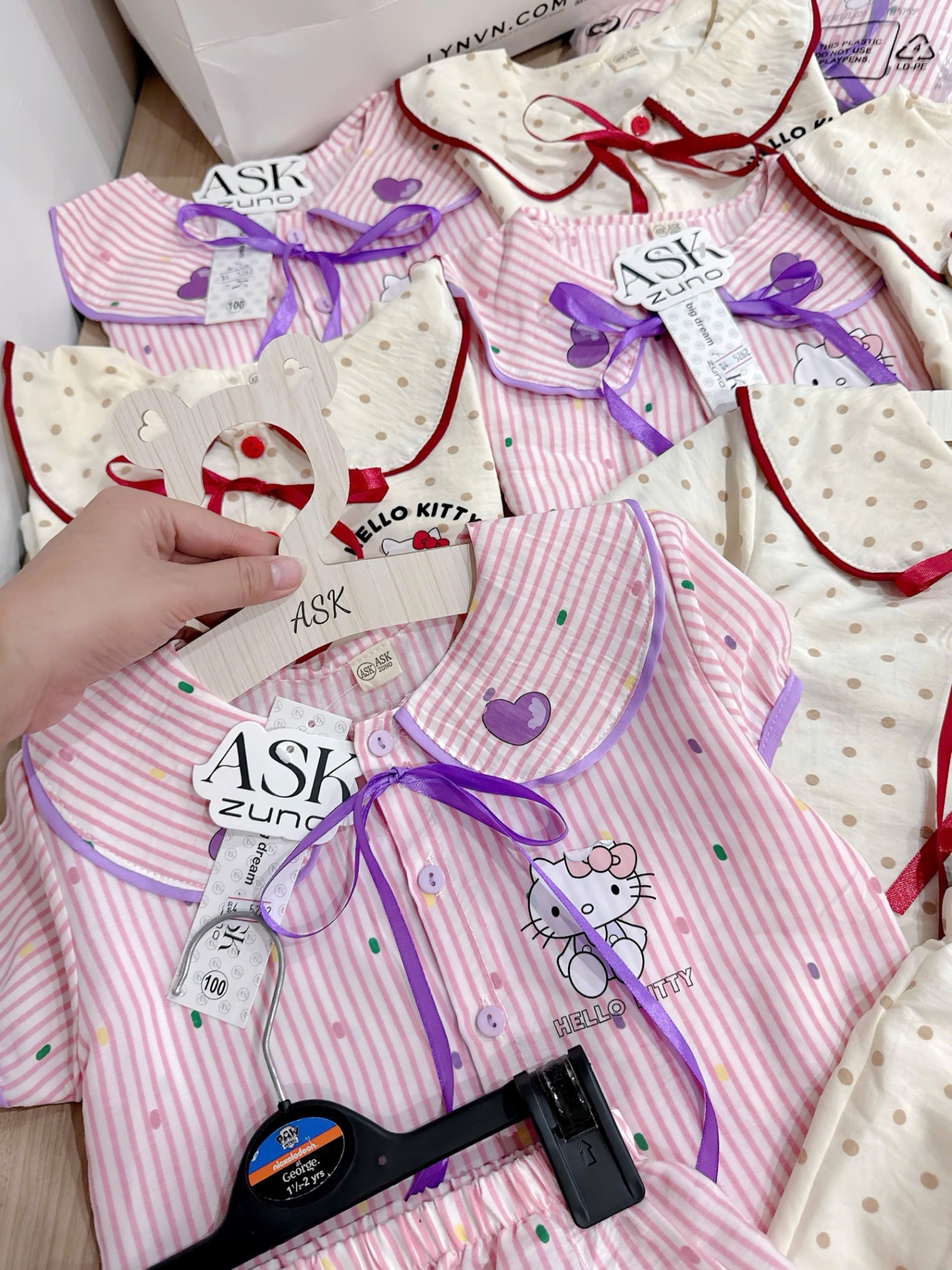 G601 - SET 2 BỘ ĐÙI PYJAMA BÉ GÁI KITTY hồng sọc be chấm bi