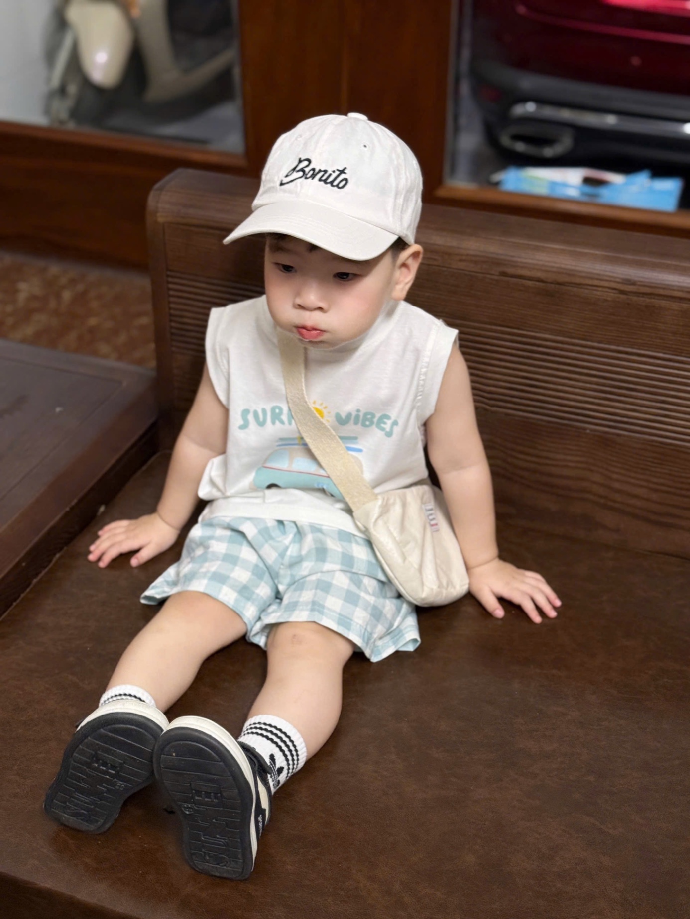 T682 - BỘ ĐÙI BÉ TRAI ÁO BA LỖ TRẮNG SURF VIBES QUẦN KẺ XANH