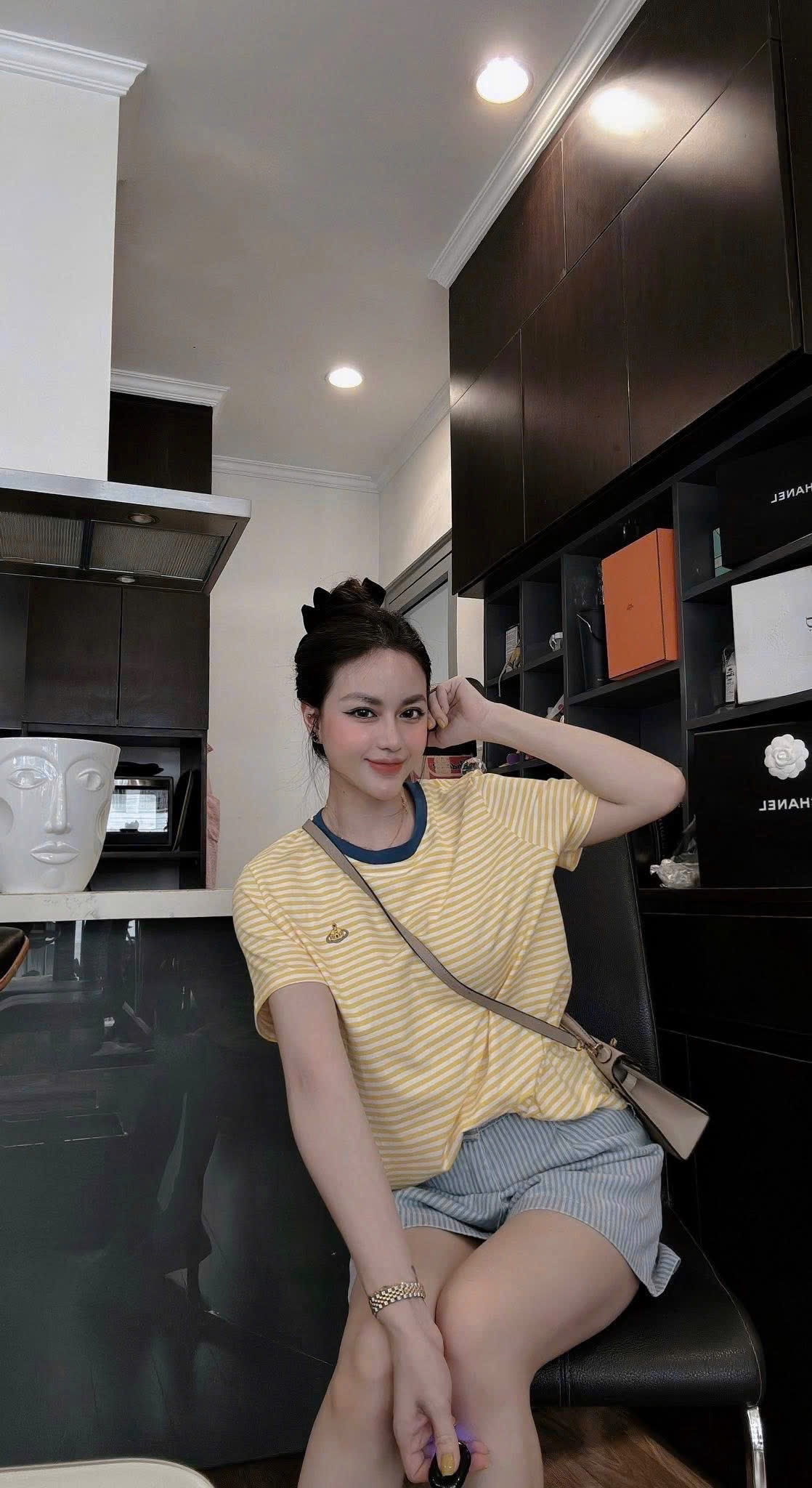 S999 - SET ÁO VÀNG KẺ NGANG THÊU QUẦN XANH SỌC