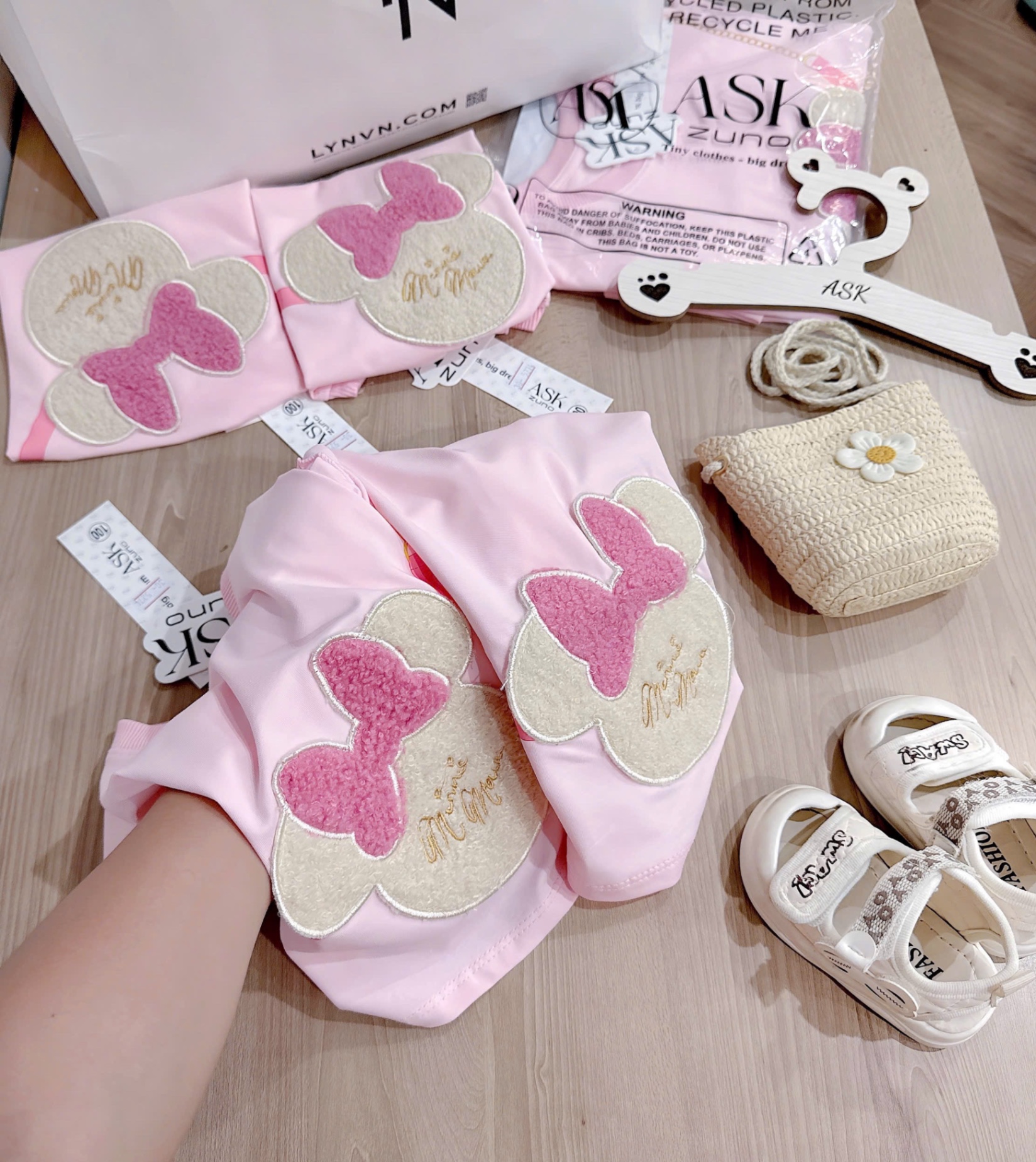 G603 - BỘ ĐÙI BÉ GÁ TAY BÈO MINNIE NƠ HỒNG