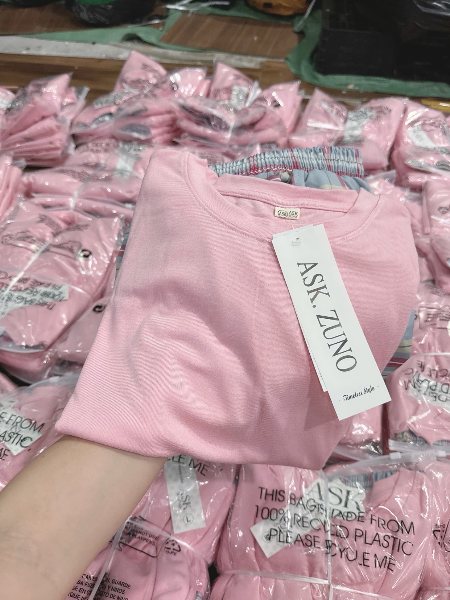 S003 - BỘ NỮ ÁO ZIP HỒNG CỘC QUẦN SUÔNG KẺ