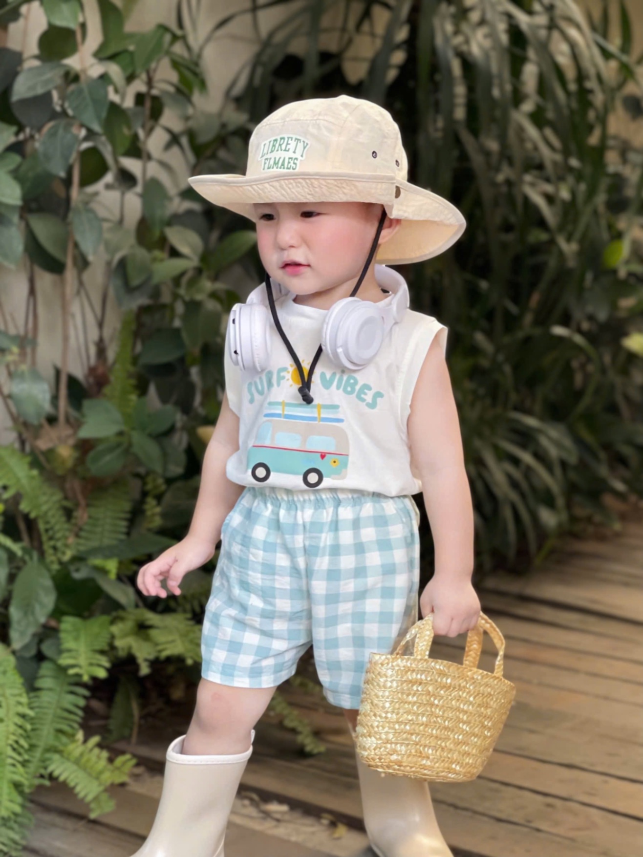 T682 - BỘ ĐÙI BÉ TRAI ÁO BA LỖ TRẮNG SURF VIBES QUẦN KẺ XANH