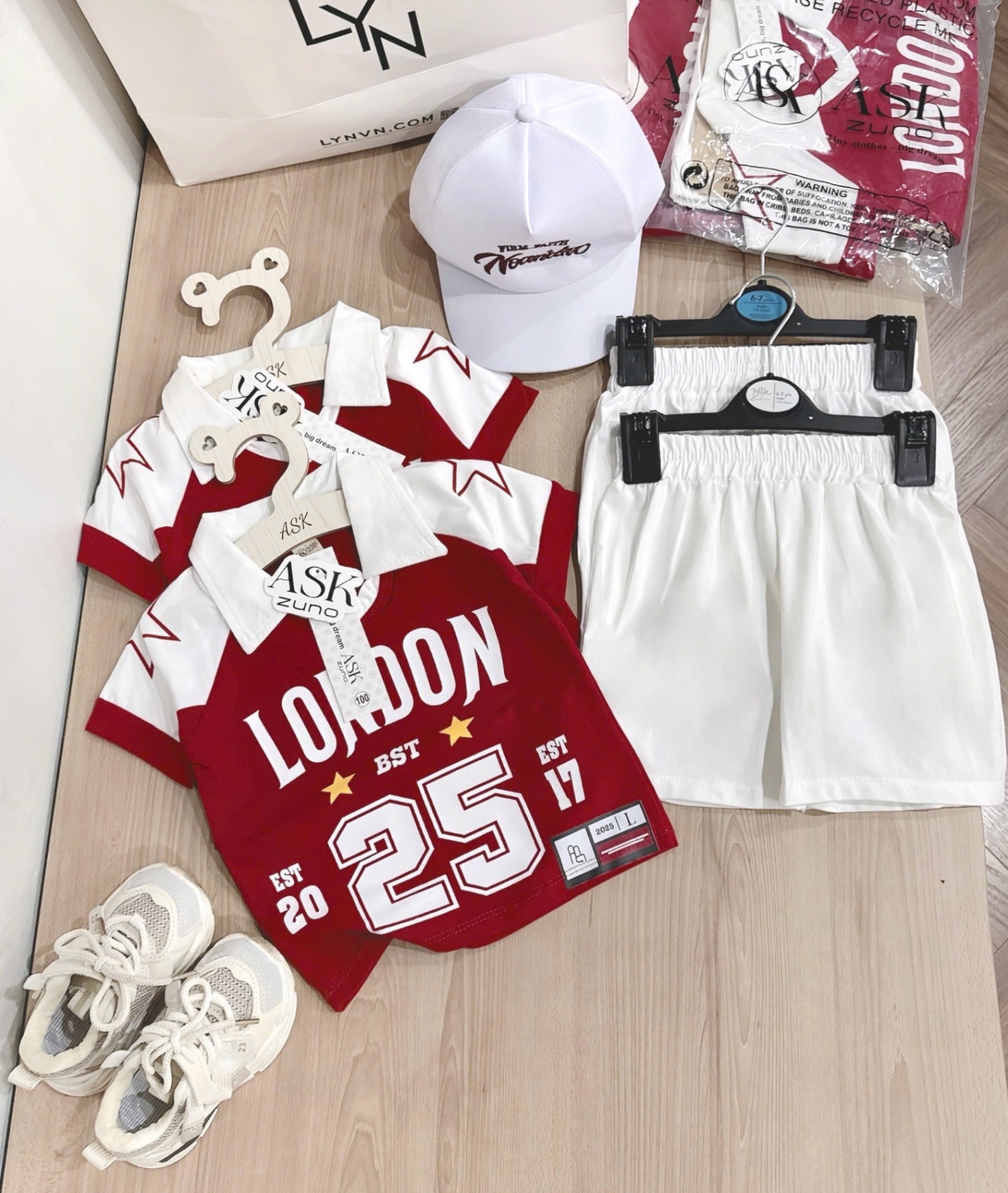 T681 - BỘ ĐÙI BÉ TRAI ÁO ĐỎ LONDON 25 KÈM MŨ