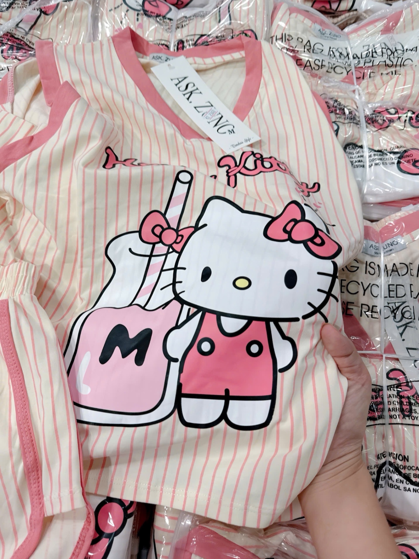 S013 - BỘ ĐÙI NỮ BA LỖ KITTY CỔ V HỒNG SỌC