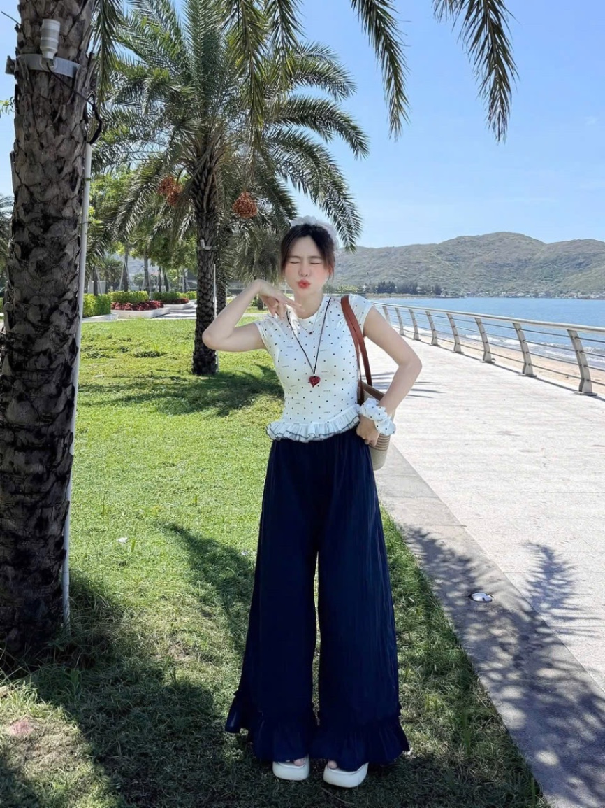 S022 - SET NỮ ÁO TRẮNG CHẤM BI QUẦN THAN BÈO