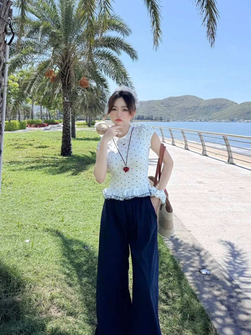 S022 - SET NỮ ÁO TRẮNG CHẤM BI QUẦN THAN BÈO