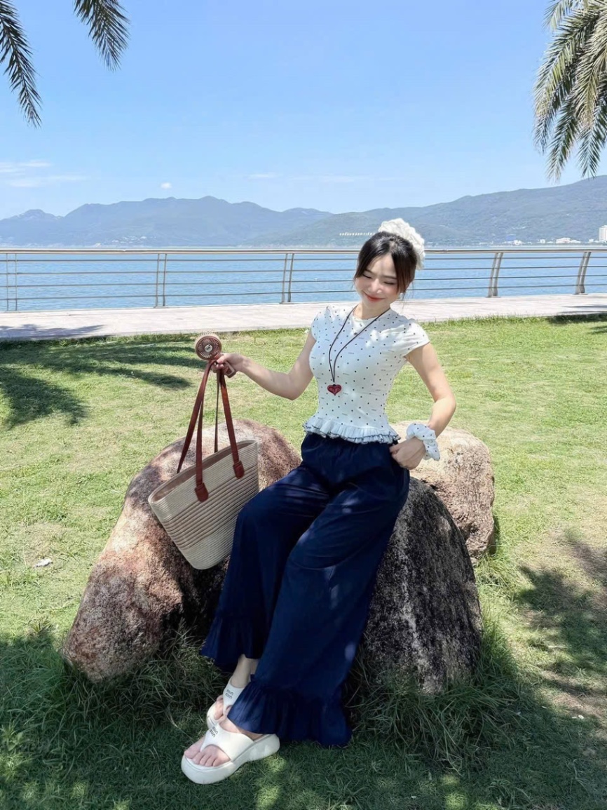 S022 - SET NỮ ÁO TRẮNG CHẤM BI QUẦN THAN BÈO