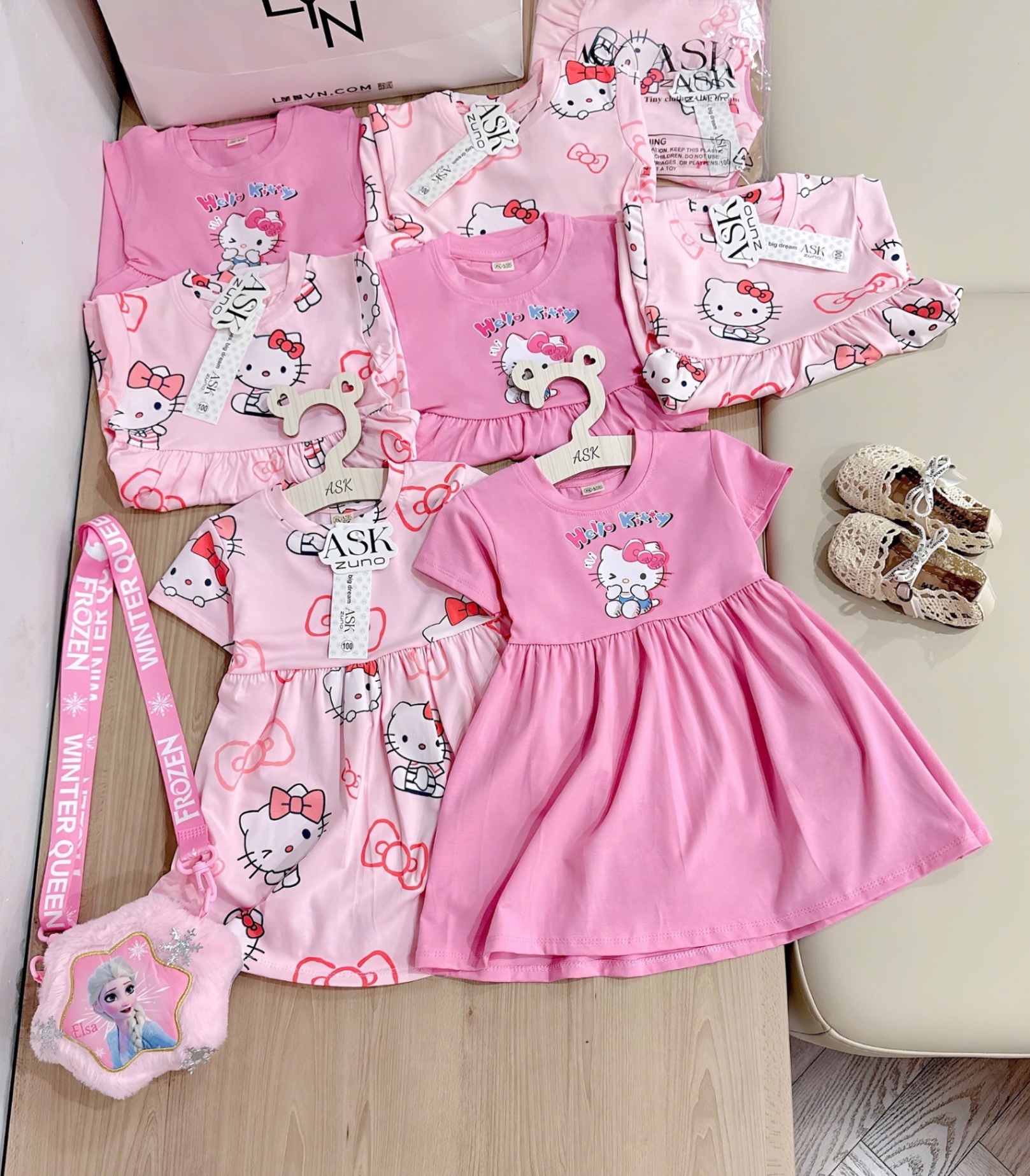 VB542 - SET 2 VÁY BÉ GÁI KITTY NƠ HỒNG