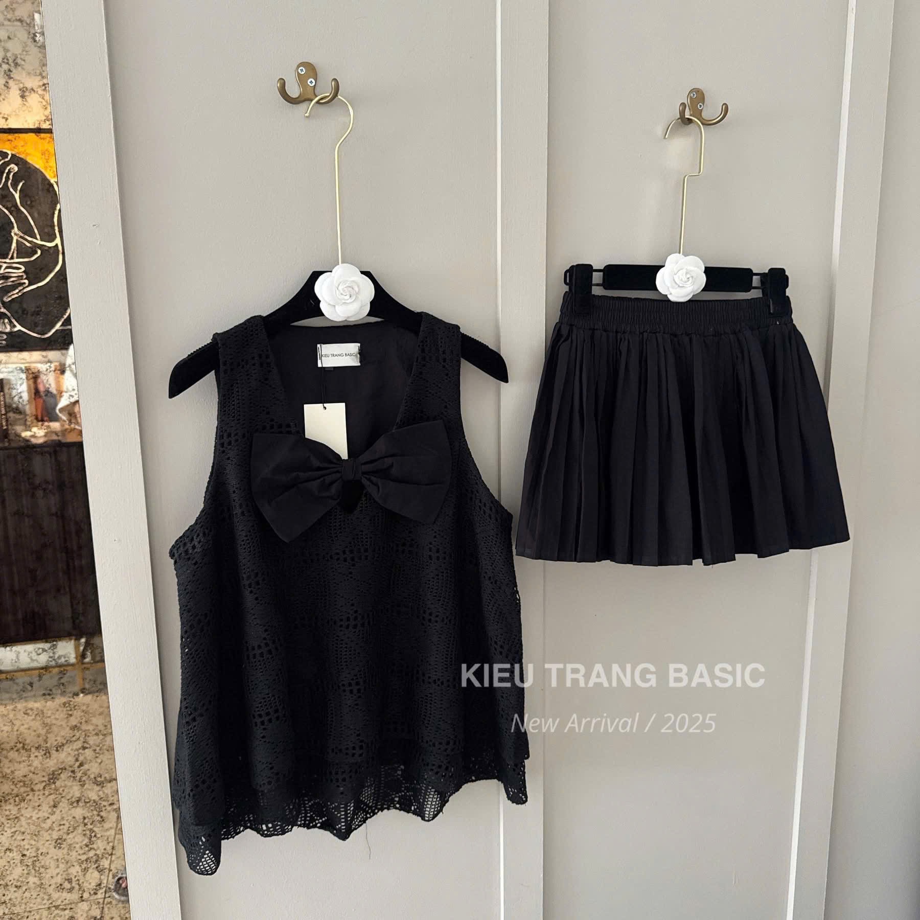 S033 - SET ÁO BA LỖ REN NƠ NGỰC CVAY XẾP LY