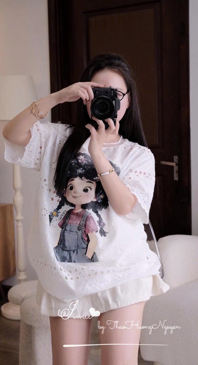 ANU226 - ÁO THÔ THÊU HOA CÔ GÁI TÓC XOĂN