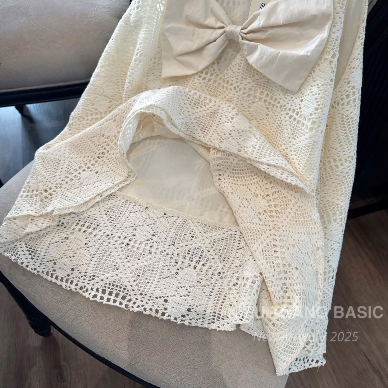 S033 - SET ÁO BA LỖ REN NƠ NGỰC CVAY XẾP LY
