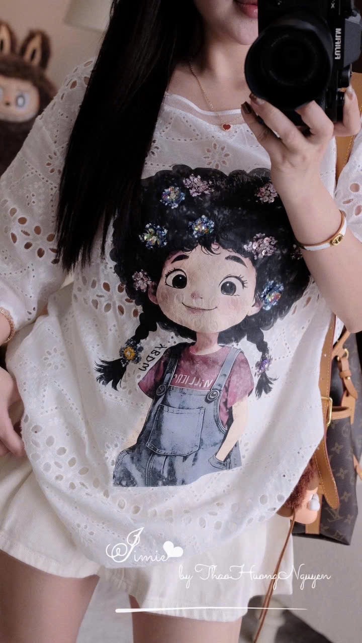 ANU226 - ÁO THÔ THÊU HOA CÔ GÁI TÓC XOĂN
