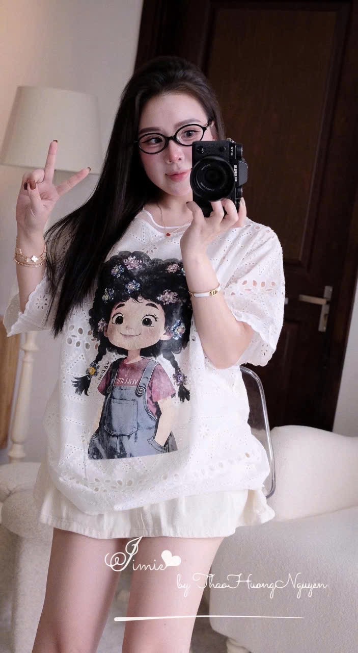 ANU226 - ÁO THÔ THÊU HOA CÔ GÁI TÓC XOĂN