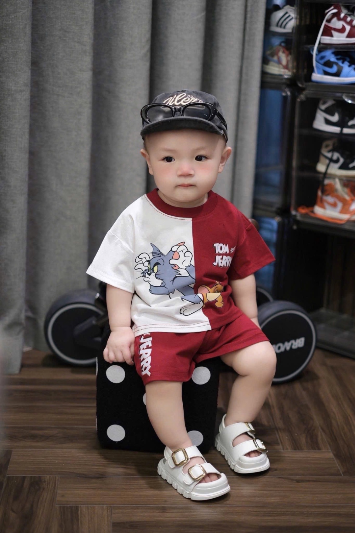 T713 - BỘ ĐÙI BÉ TRAI ÁO TRẮNG PHỐI ĐỎ TOM JERRY