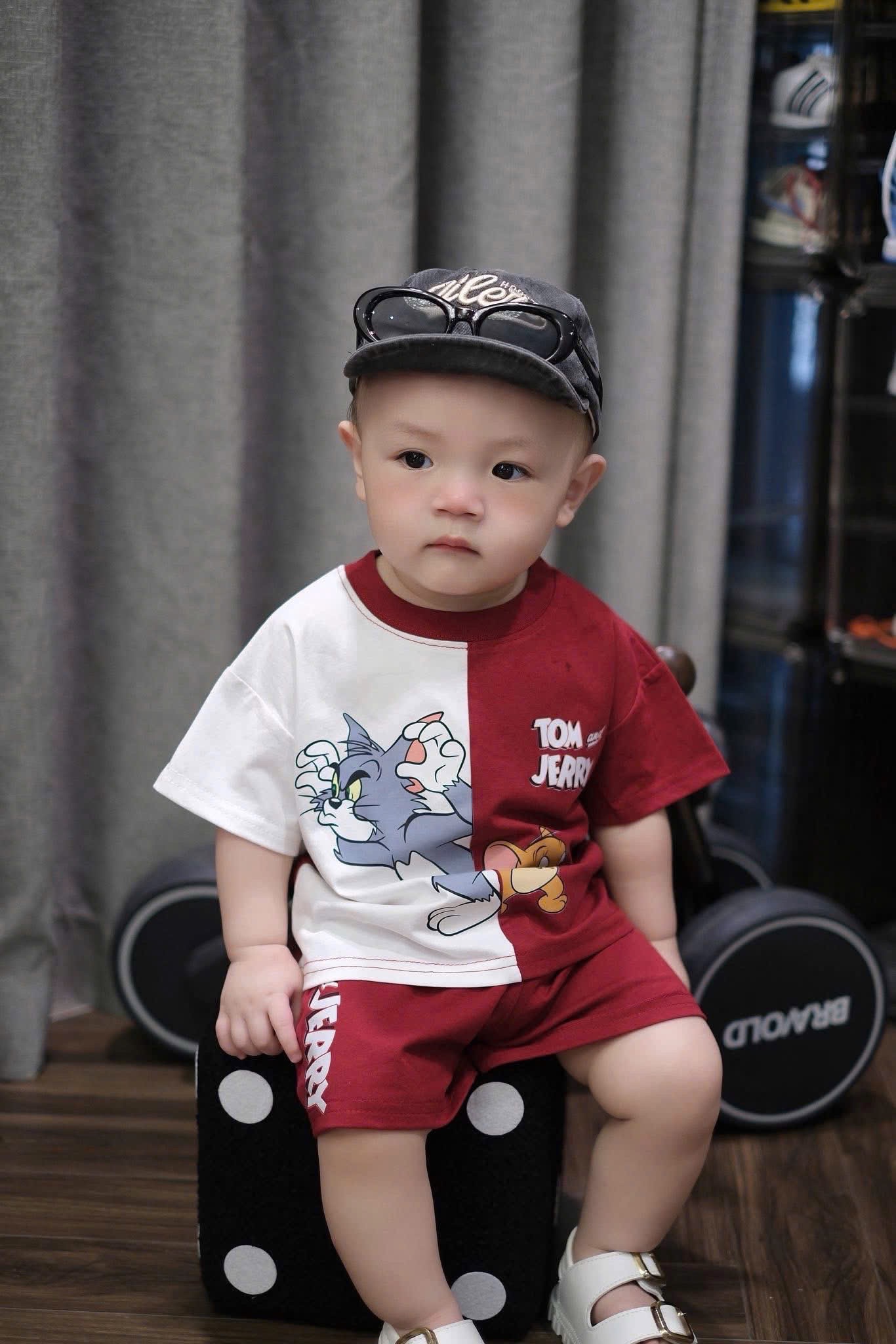 T713 - BỘ ĐÙI BÉ TRAI ÁO TRẮNG PHỐI ĐỎ TOM JERRY